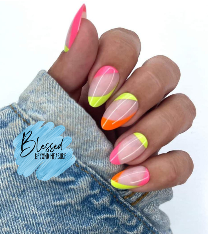 Red Aspen Press On Nails~ Sunset Days, Regan~ Nail Dashes~Almond ~Medium ~Shiny