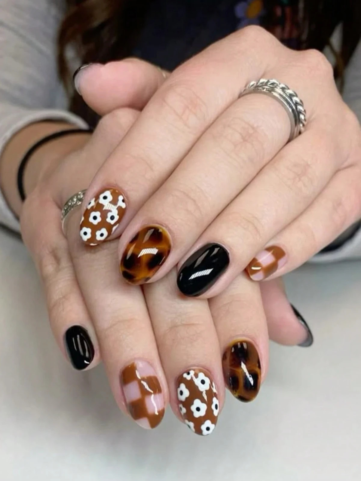 24PCS Y2K Alien Press On Nails Short Oval UFO Rainbow Space Full Cover Reusable