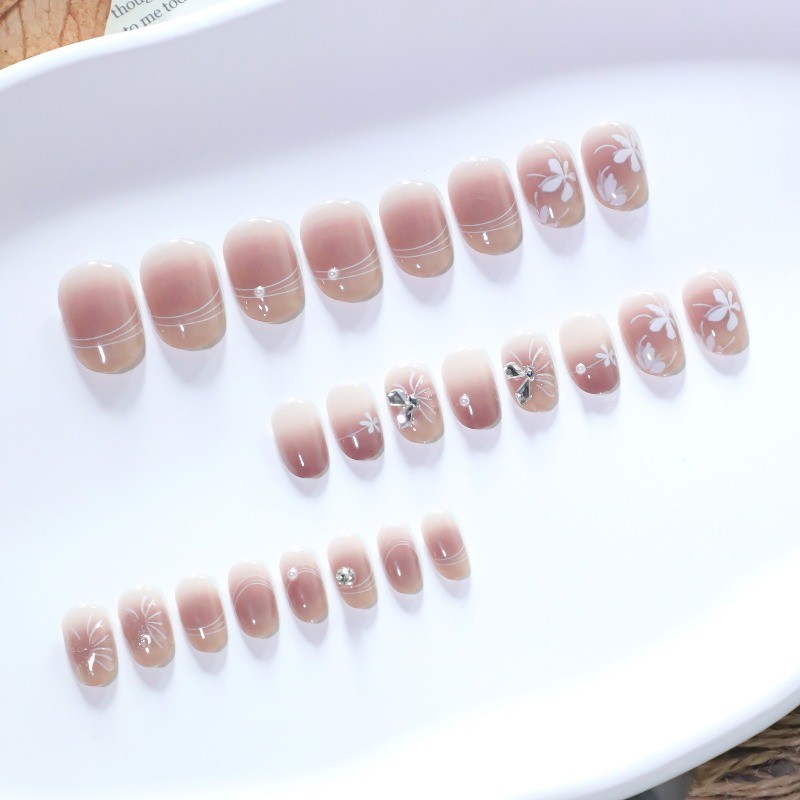 48Pcs-Short Round Nude Gradient White Floral Rhinestone Design Press on Nails