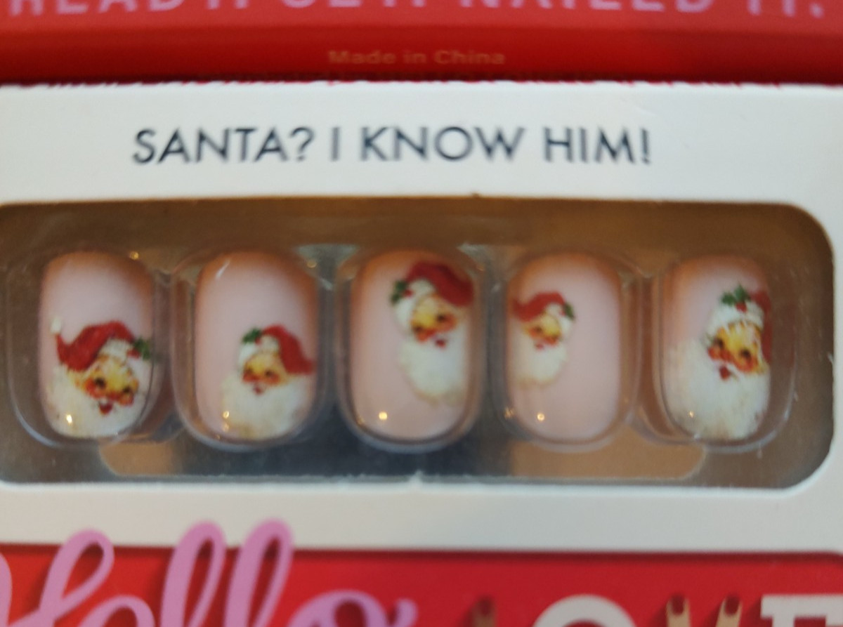 Hello Love Press On Nails Accent Pack ” SANTA? I KNOW HIM!’ new in box