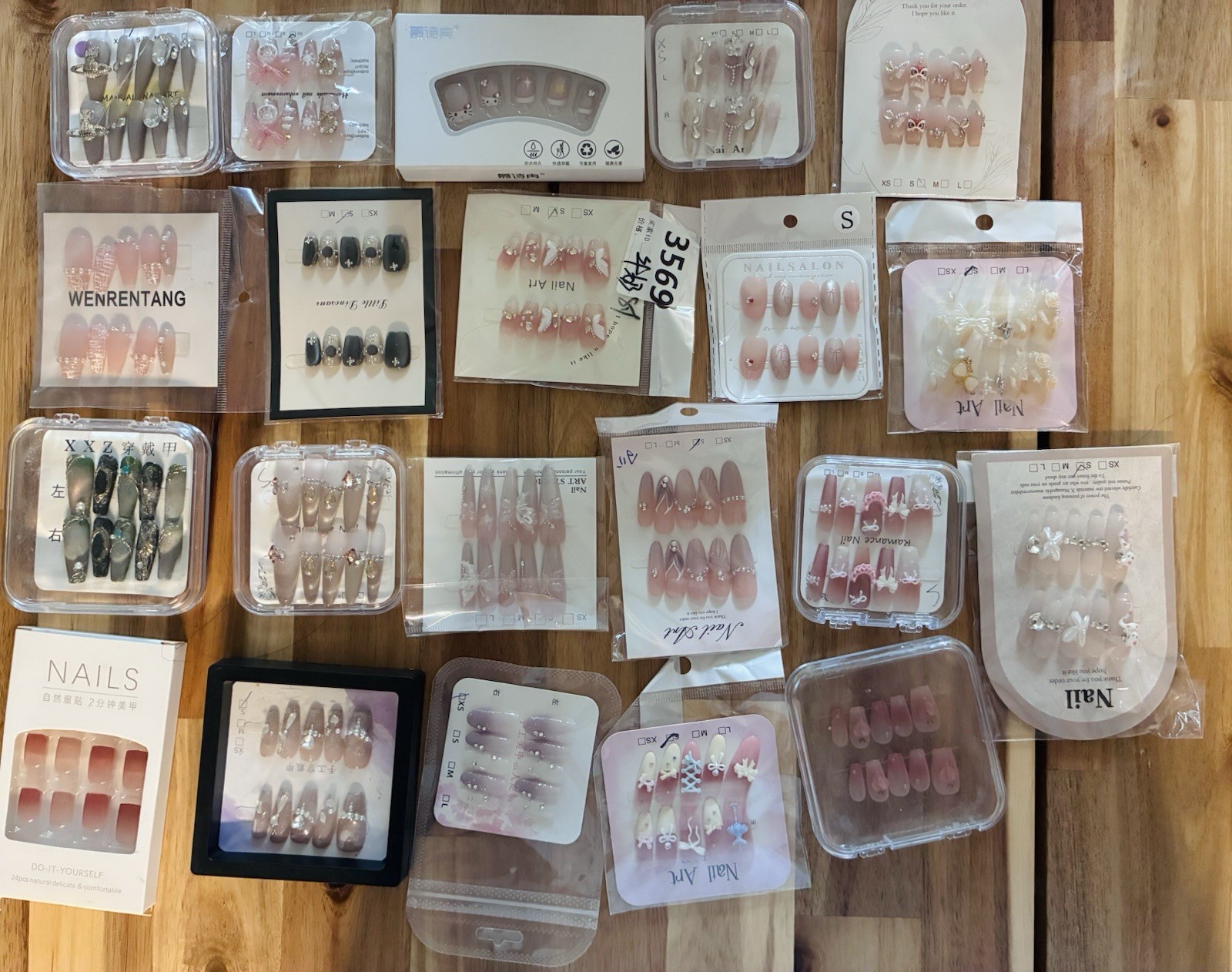 Assorted Press-On Nails Full Cover Medium 2.9usd per hand