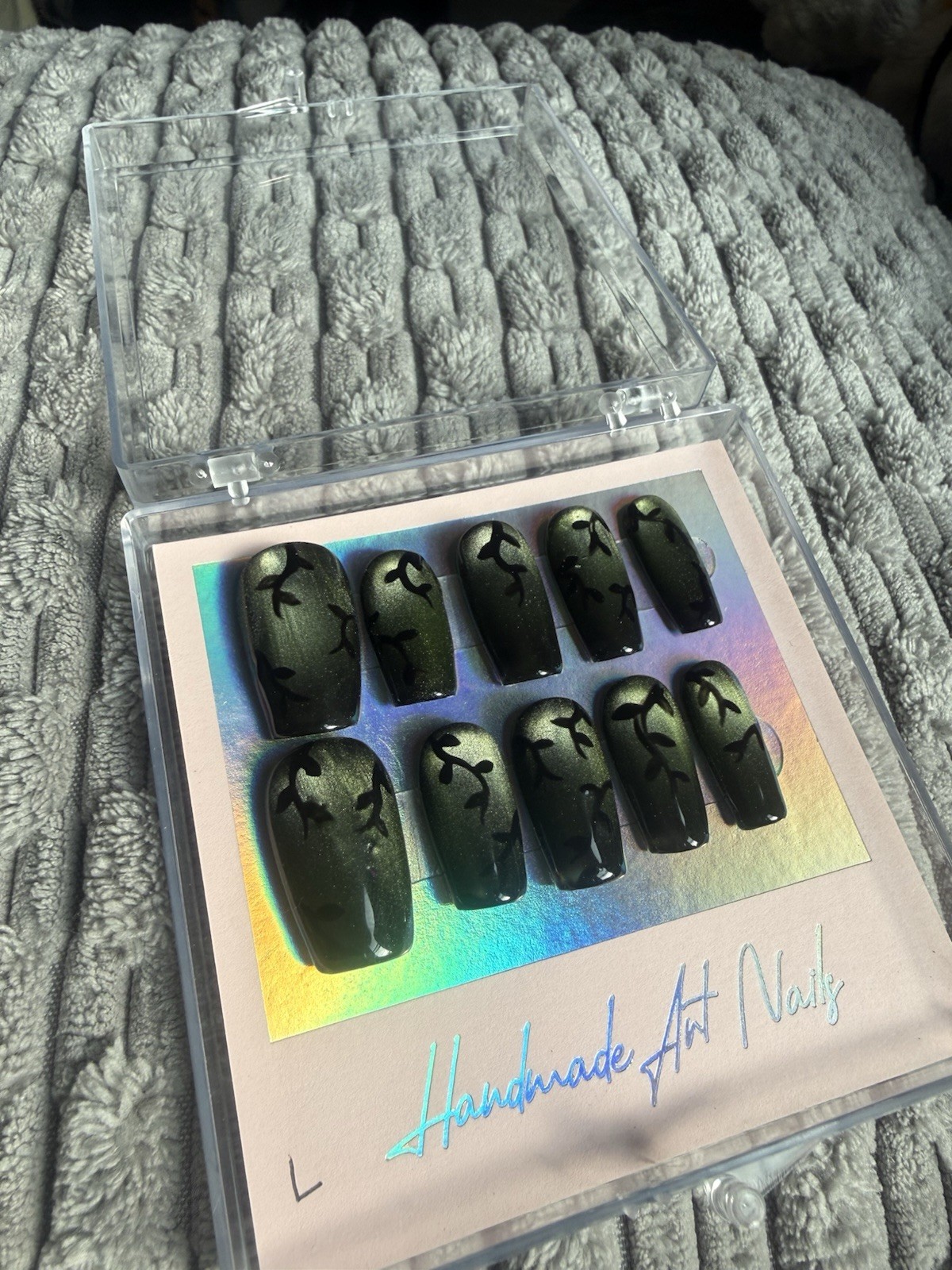 Handmade Green and Black Press-On Nails Medium length Full Cover Shiny Plastic