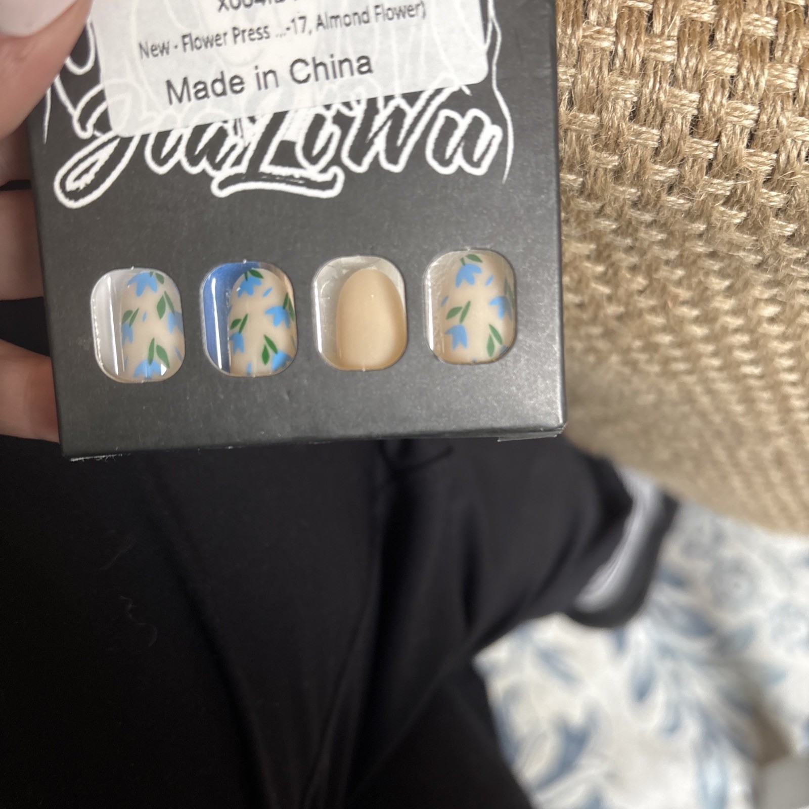 Press-On Nails Set Of 2 Almond Shape, Short And Medium Length With Glue Tabs