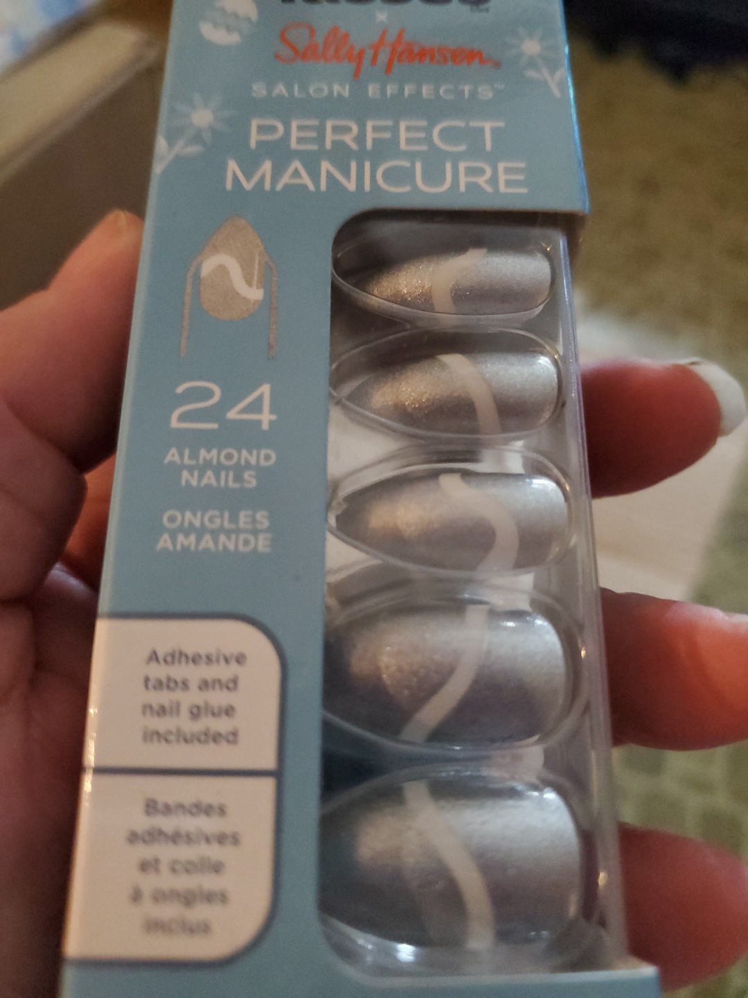 Sally Hansen Salon Effect Perfect Manicure x Hershey’s Kisses Handing Out Kisses