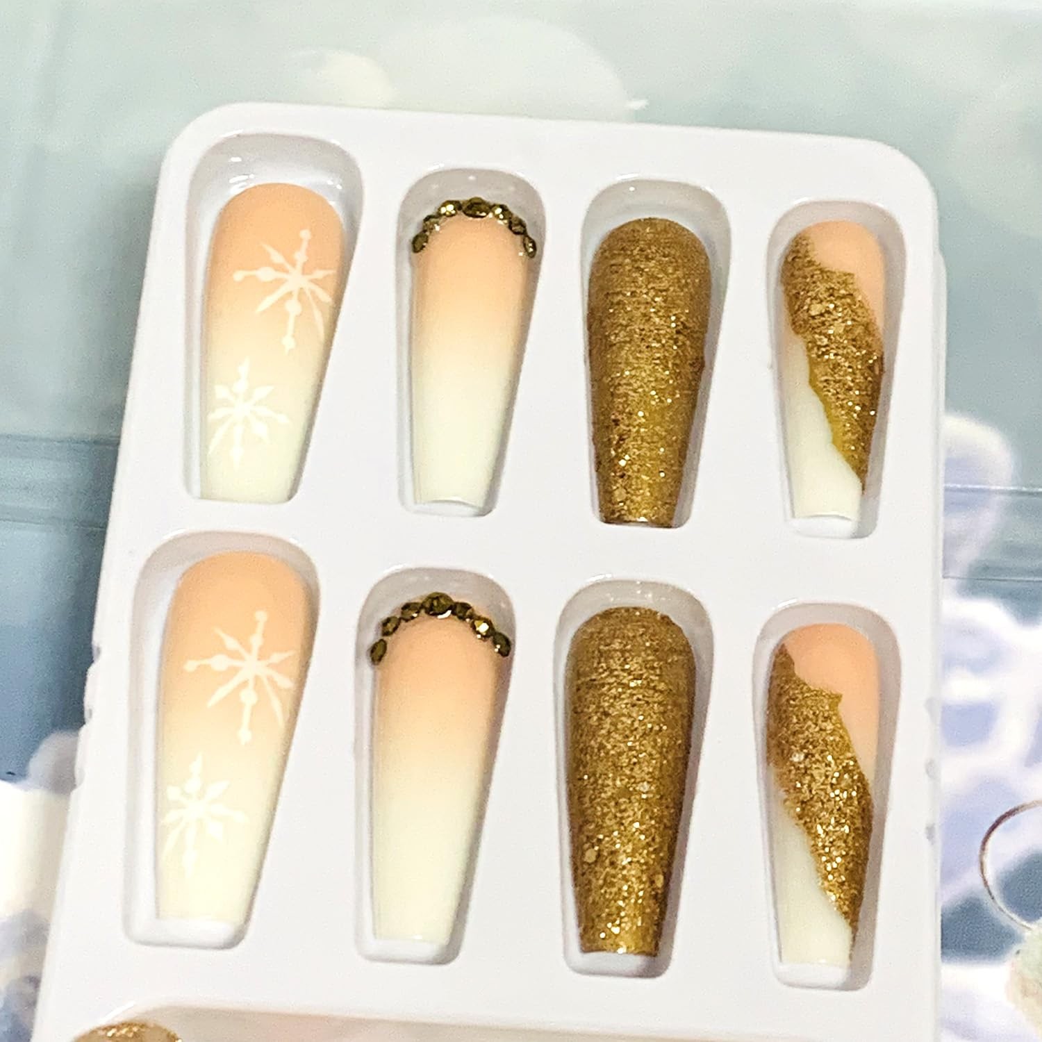 24Pcs Christmas Press on Nails with Snowflake and Rhinestone Designs Glitter …