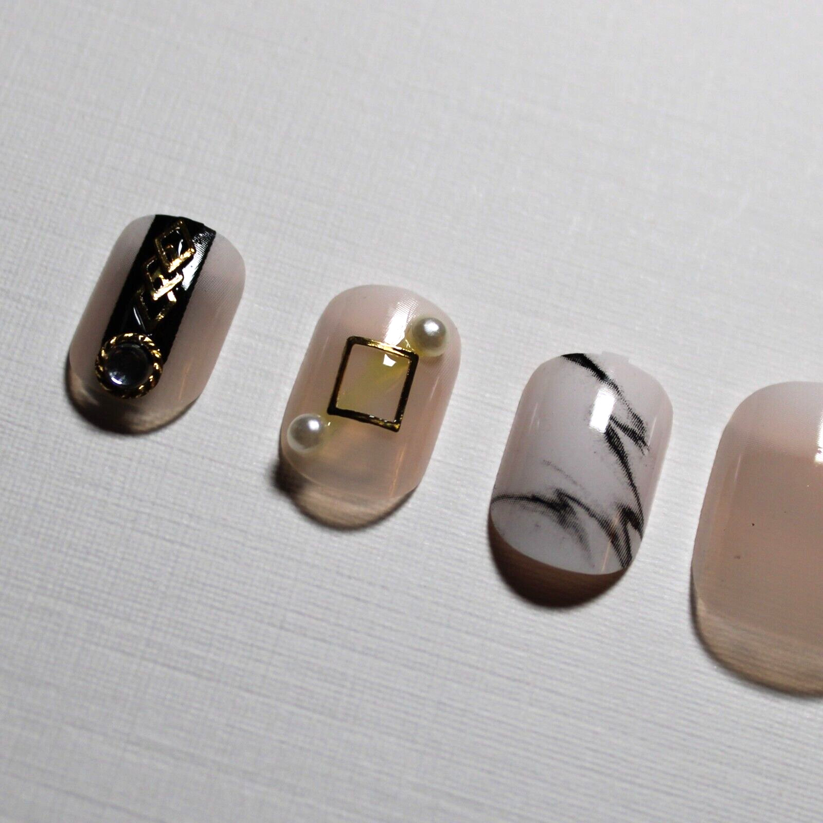 24 Piece Press-On SHORT SQ Nail Set ** Black, White & Gold ** BUY 2 Get 1 FREE