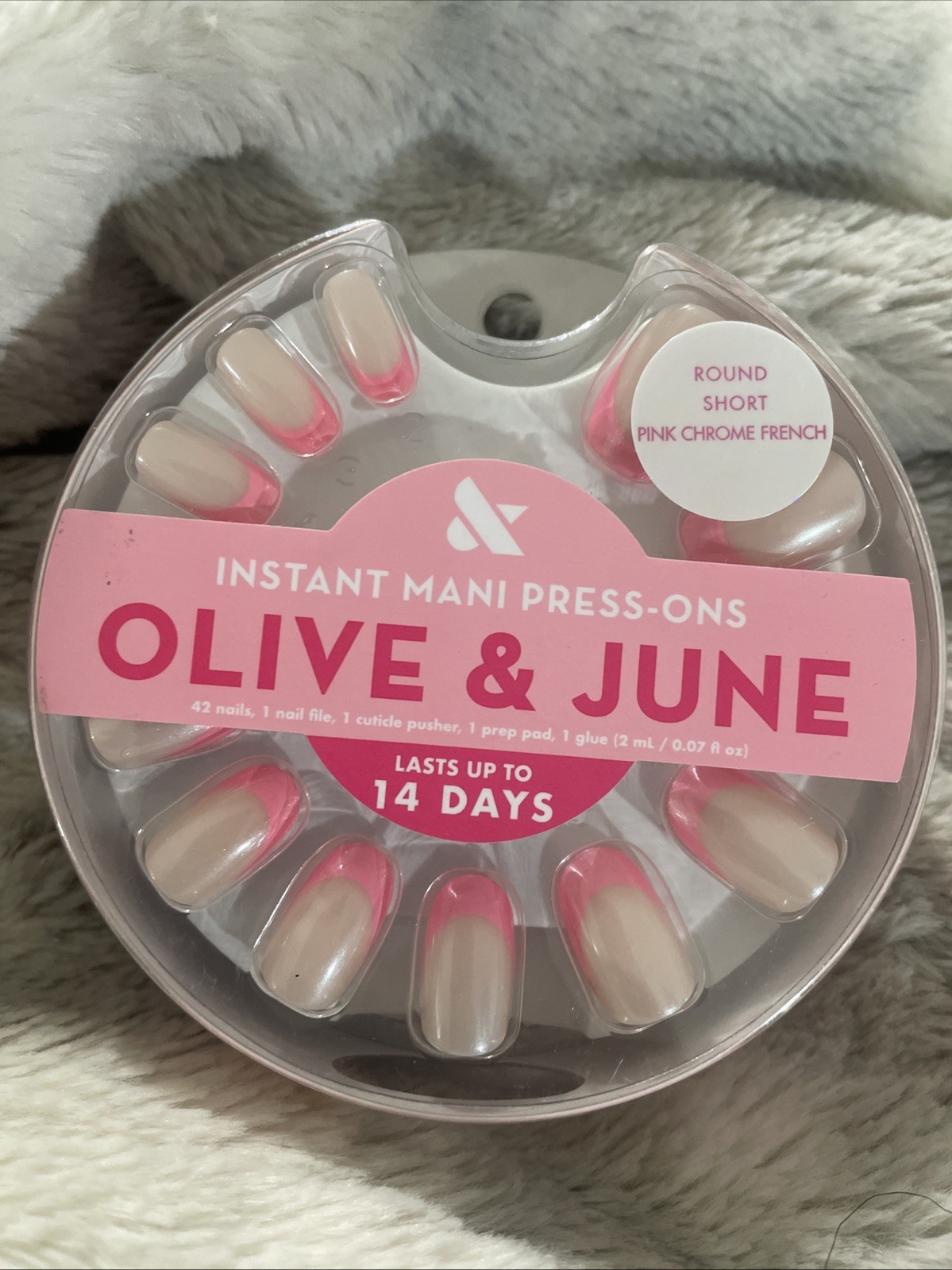 Olive & June Instant Mani Press-On Nails Short Round Pink Chrome French