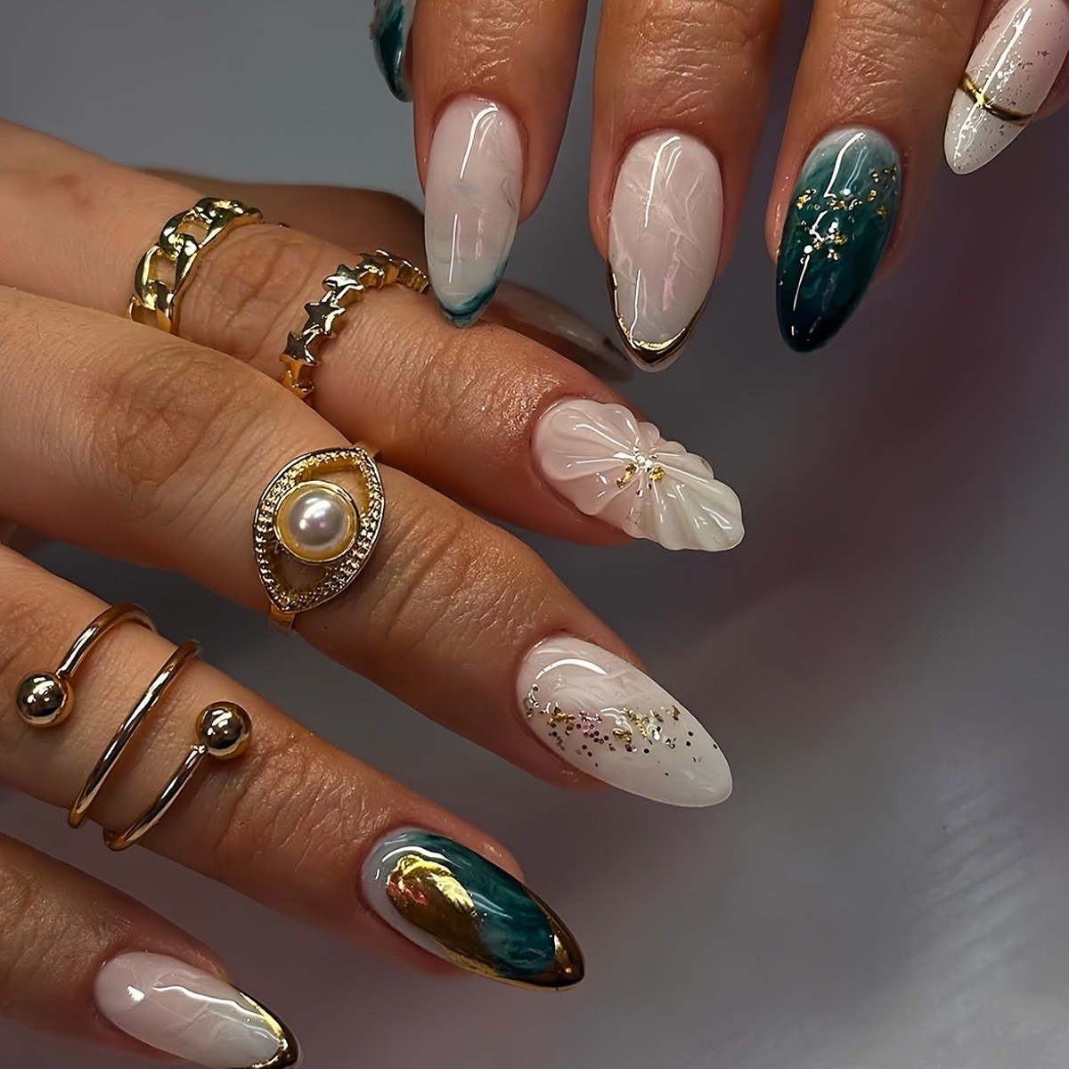48pcs-Ocean-inspired Fake Nails with Teal Gradient, Gold Trim and Shell Details