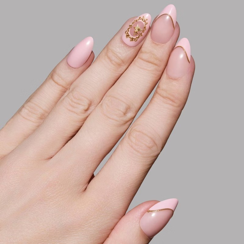 Lover’s Crest Fake Nails: Light Pink, Almond Shape, Gloss Finish, 30 Pieces