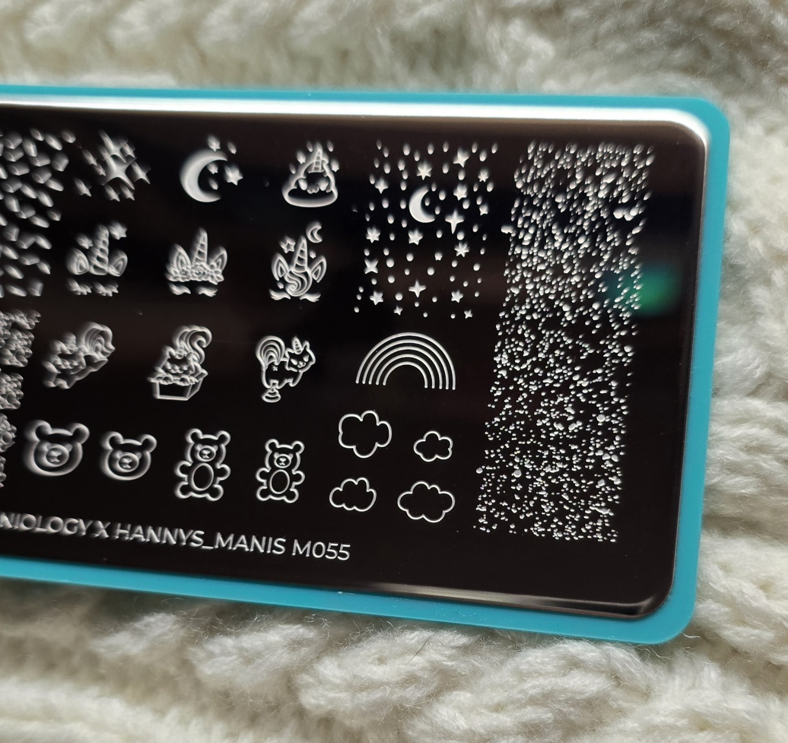 M055 Maniology X Hannys_Manis Sprinkles Unicorn Rainbow Nail Stamping Plate
