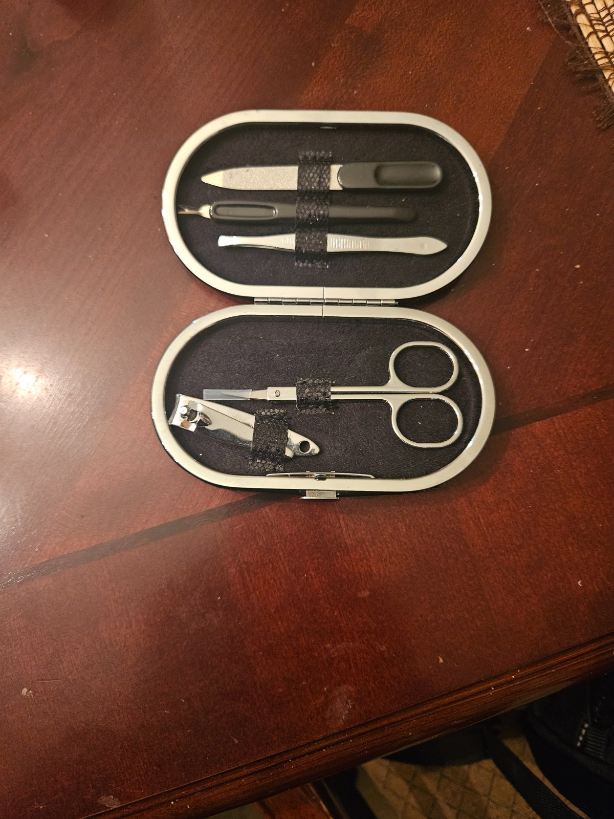 Nail Kit Set With Clippers, Nail Cutter, File. New.