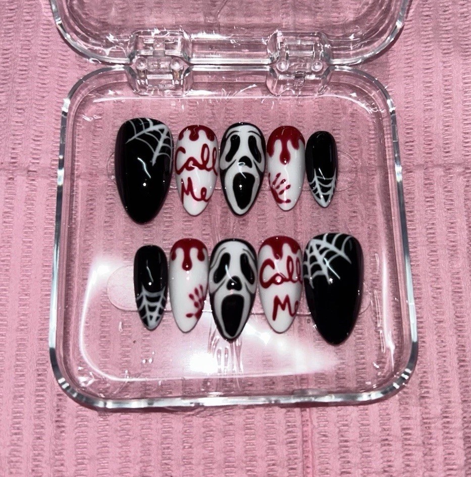 ✨ Handmade Ghost Face Halloween Nails ✨ Size (Medium) 1,5,4,6,8