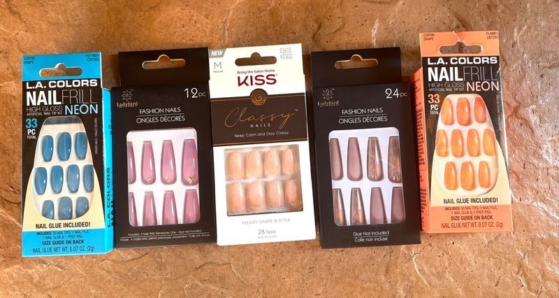 False Nails 10 Sets New in Box LA Colors -GoldFinger- Fashion Nails- Kiss