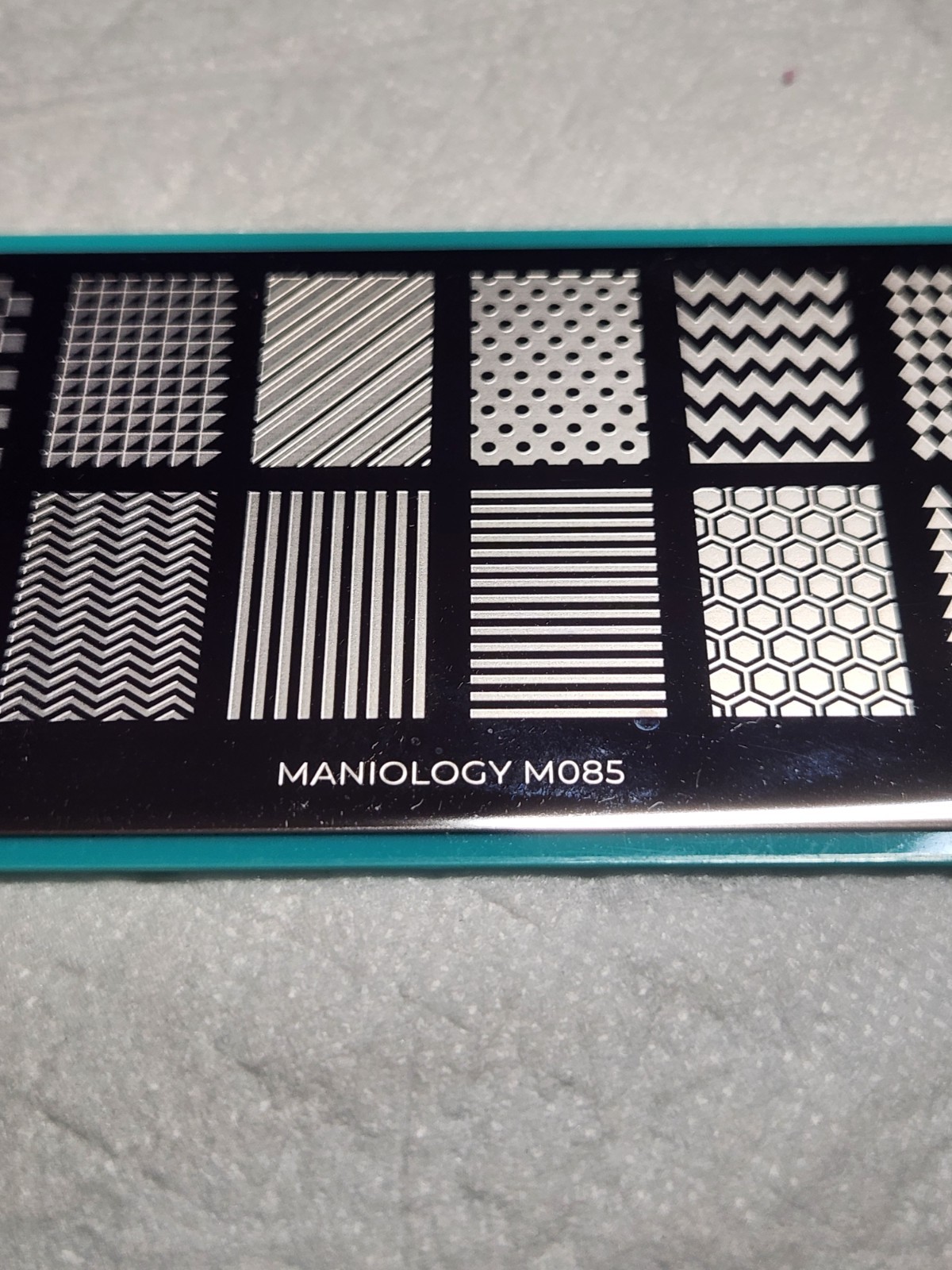 Maniology Nail Stamping Plate M085 Patterns