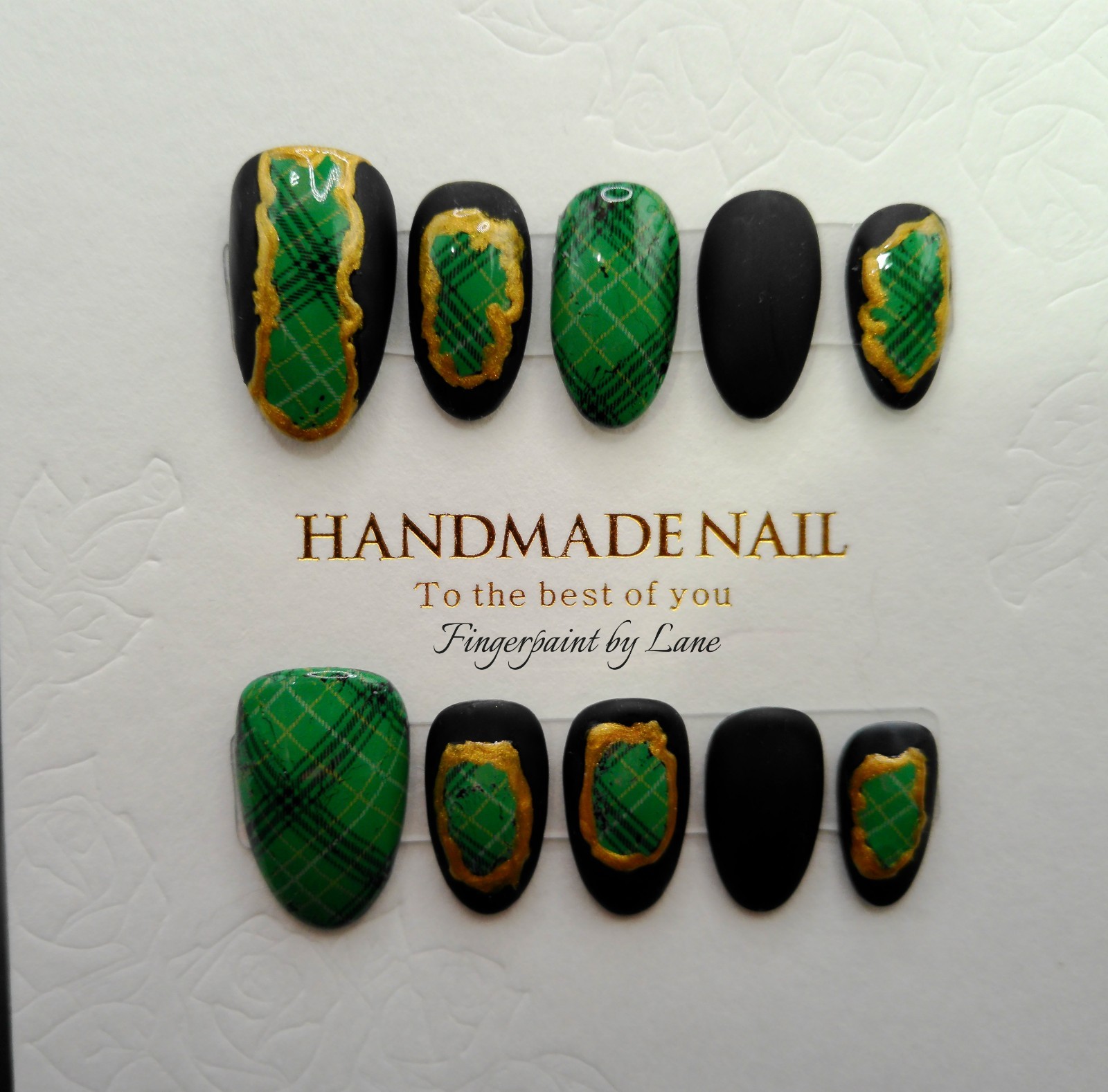 Short Oval Green Plaid and Matte Black Press On Nails – Medium Size