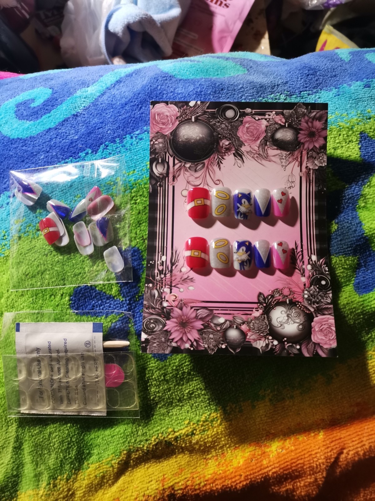Press on nails short-medium length (Sonic)