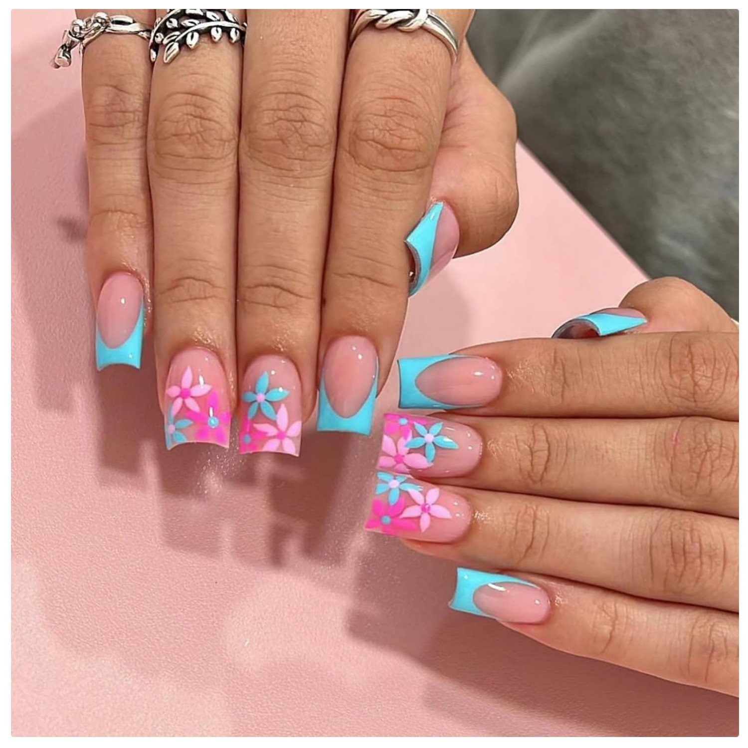 Stylish 24pcs Blue Floral French Tip Fake Nails – Perfect for Any Occasion