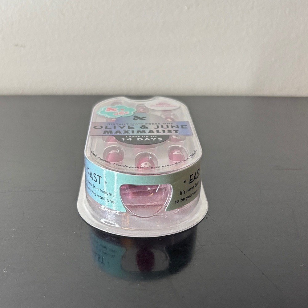 Olive & June Maximalist Instant Mani Press-On Nails – Sparkle Floral