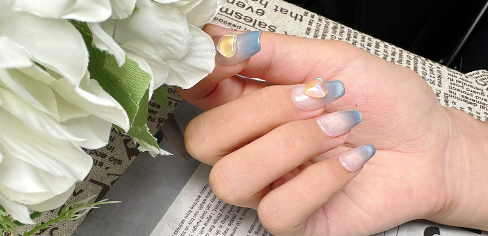 The MIMO TPU Press on nails-Coffin Nude Beige with Gold Heart Accent 28PCS