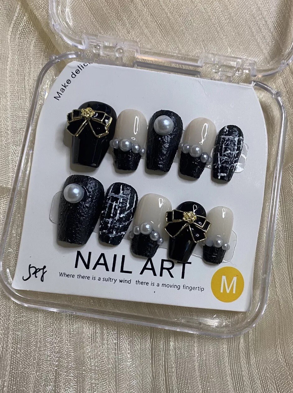 HANDMADE Reusable Press-On Nail 10pcs Set Classic Chic Black Camellia Pearl M