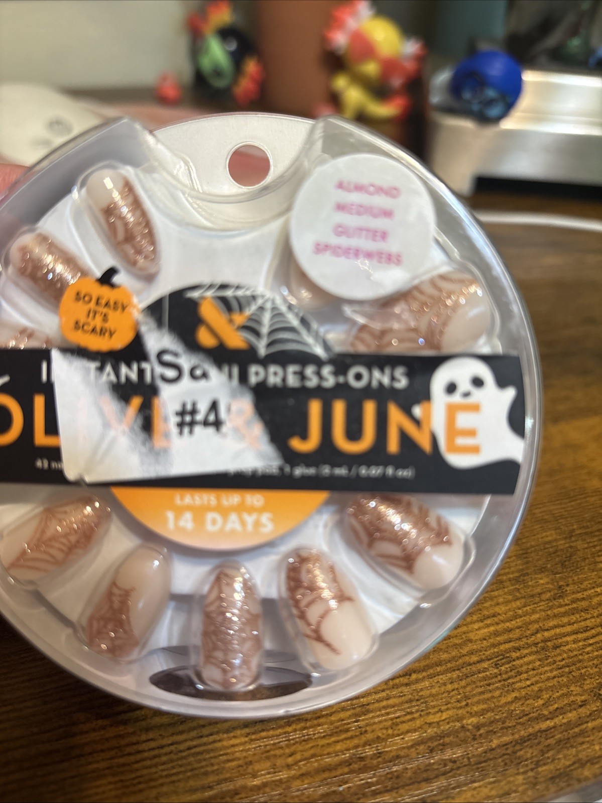 Olive & June Almond Round Glitter Spider Web Instant Mani Press In