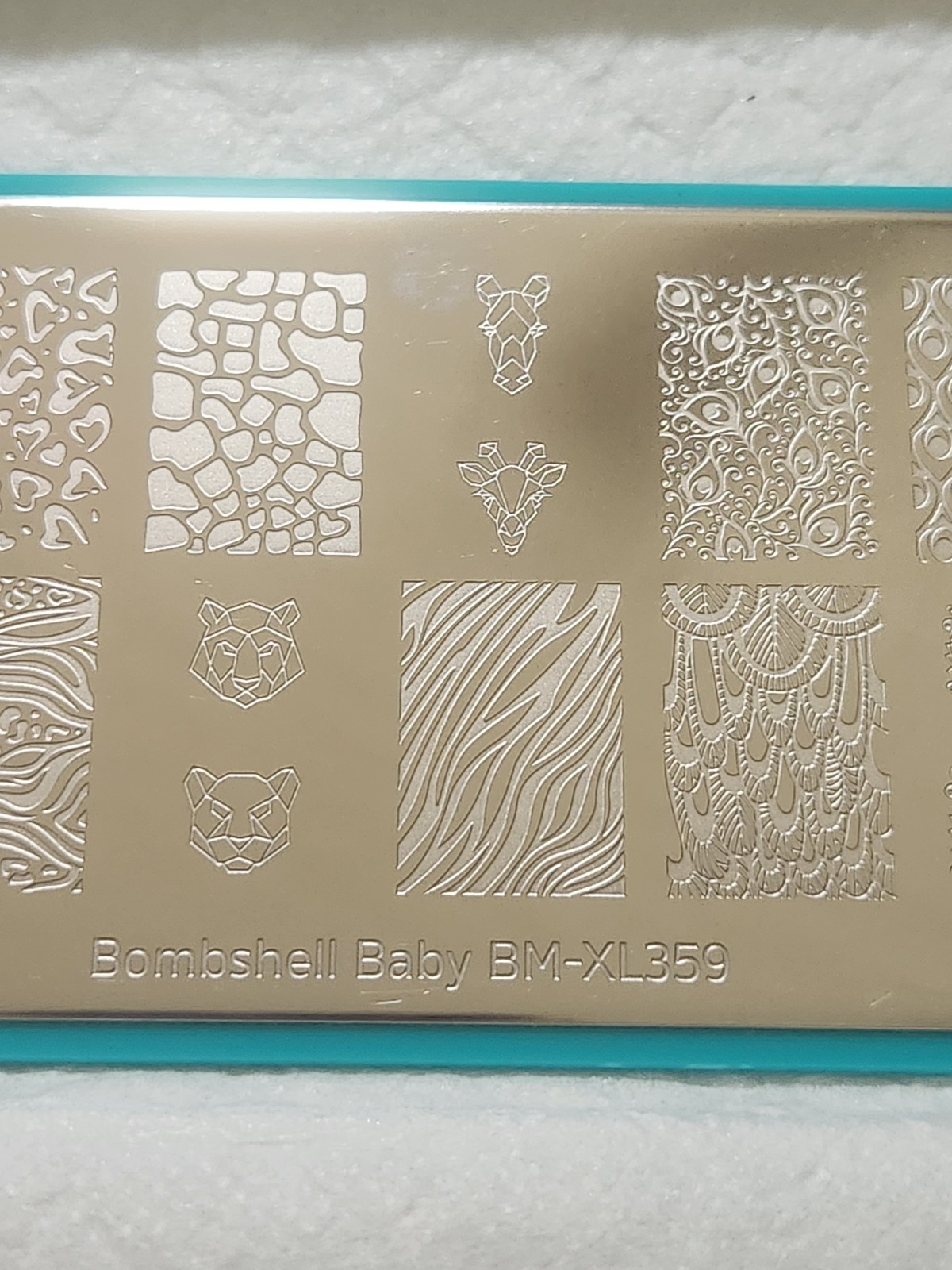 Maniology Nail Stamping Plate – Bombshell Baby BM-XL359