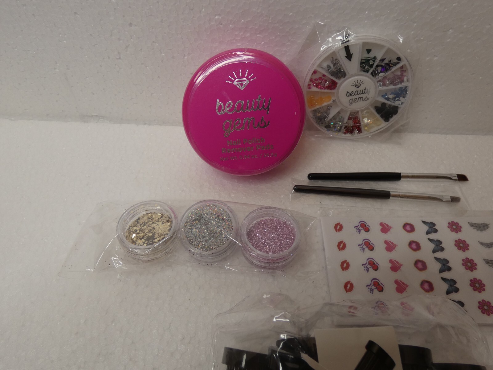 Beauty Gems New Nail Art Polish & Glitter Kit with Remover Wipes, Brushes
