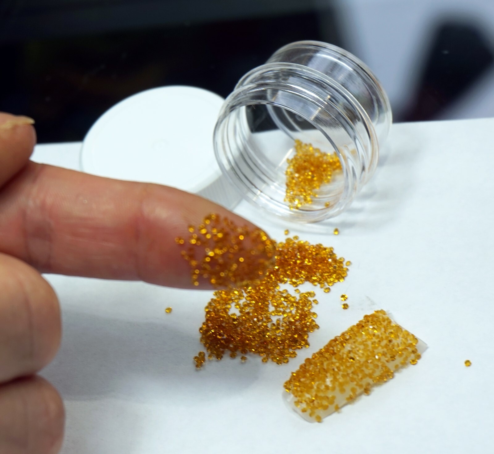 PREMIUM GOLD CRYSTALS FOR NAILS 1000 Pixiecrystals 3D Nail Art Small Gift