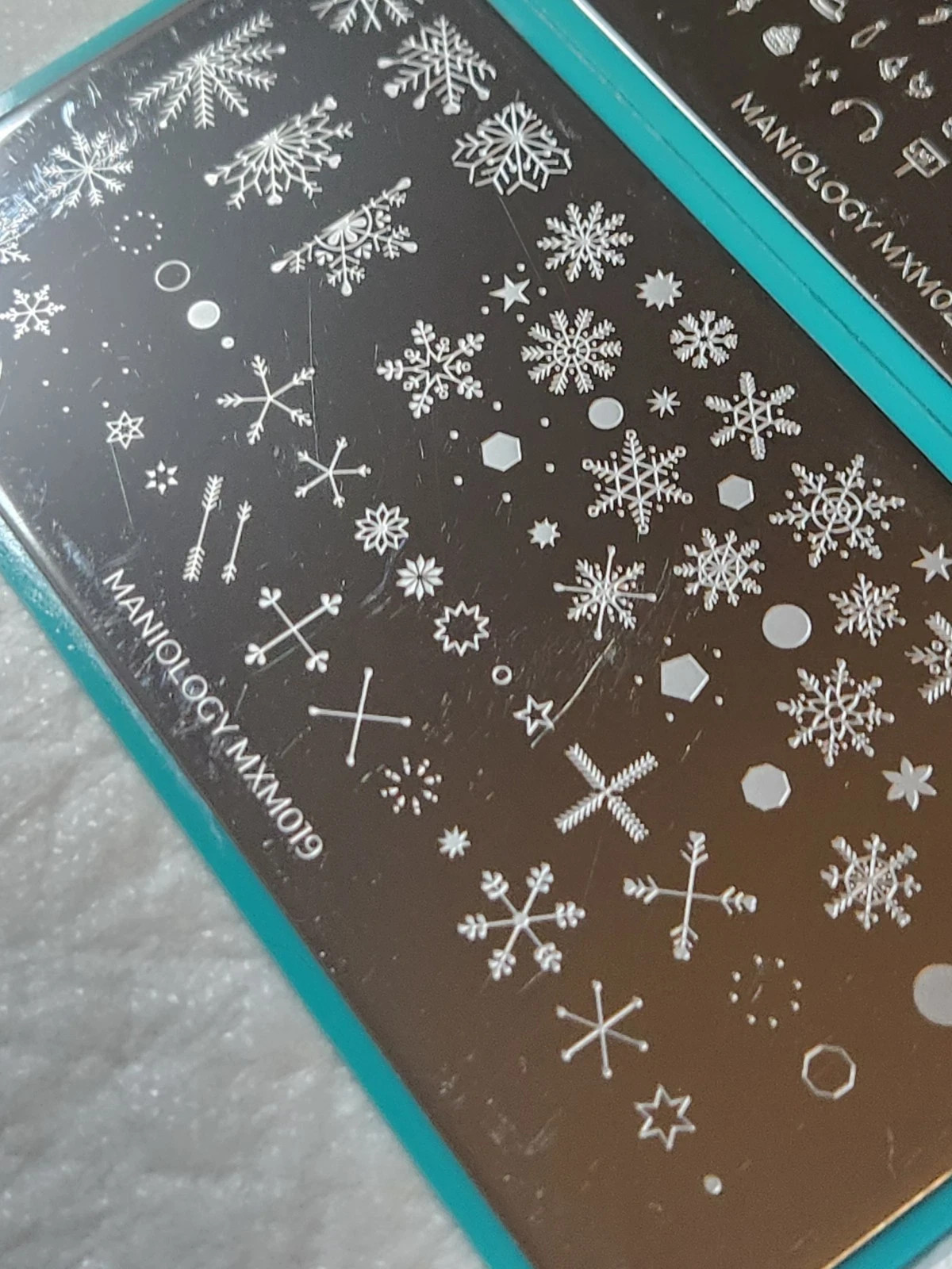 Maniology MXM019 MXM020 Nail Stamping Plates Build a Snowman