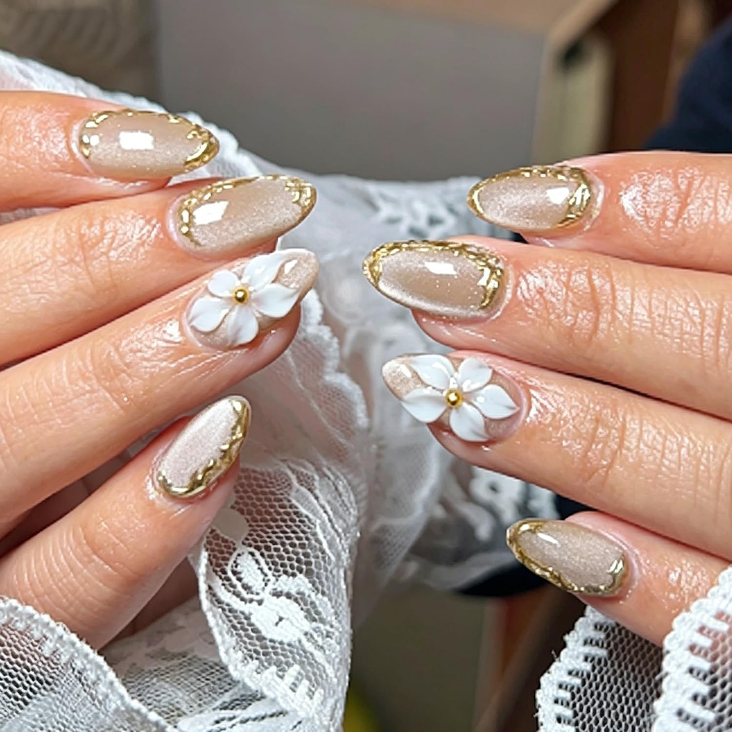 30Pcs White Flower Press on Nails Medium Almond Fake Nails Gold Lines with Chrom