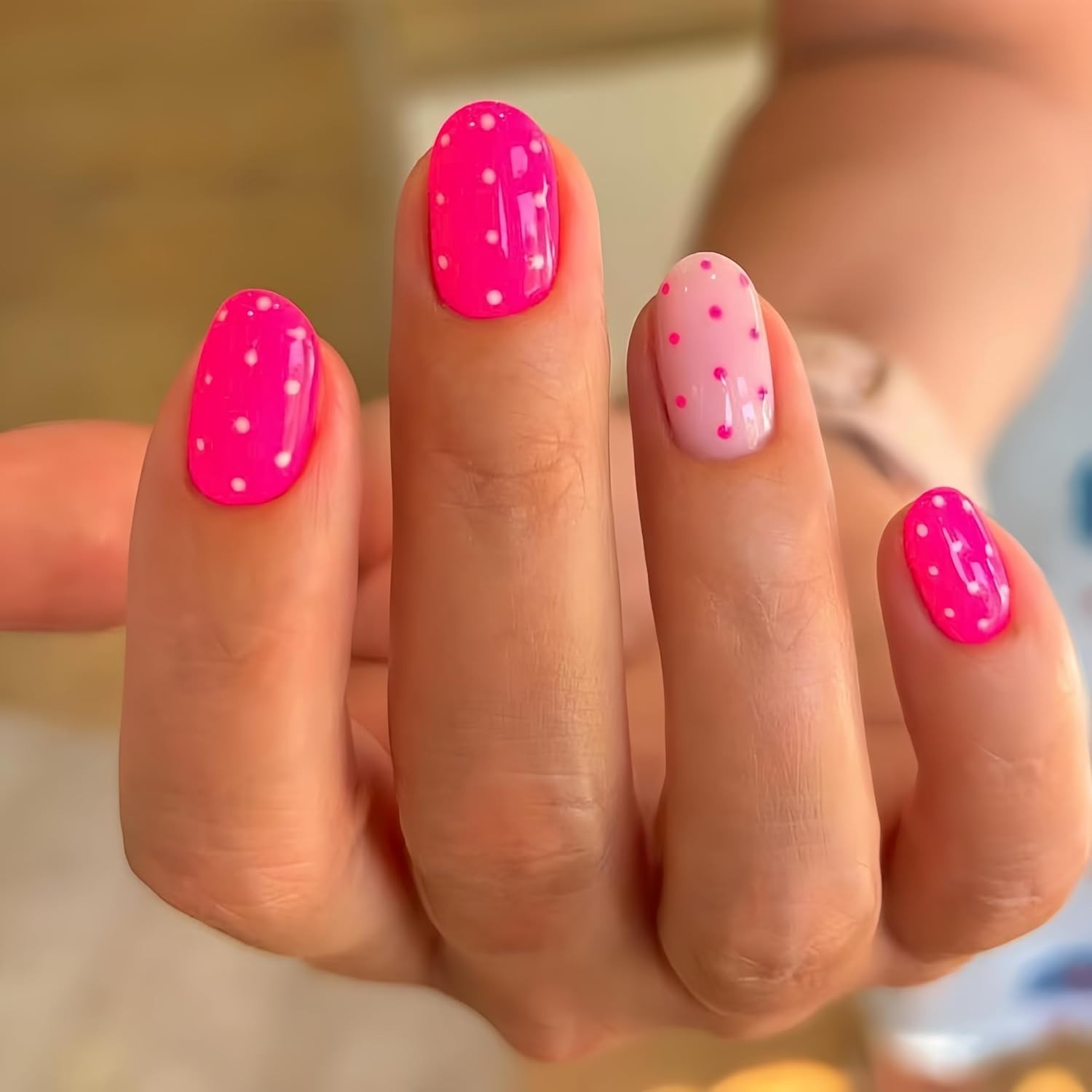 24 Pcs Pink Polka Dot Press On Nails Short Oval Fake Nails for Women Manicure