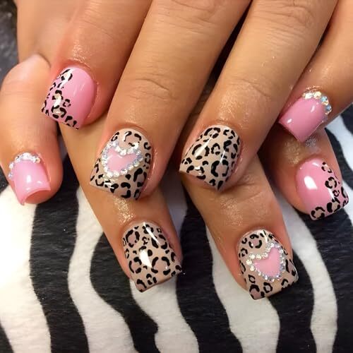 24Pcs Heart Press on Nails Short Square Valentines Day Fake Nails Style 24