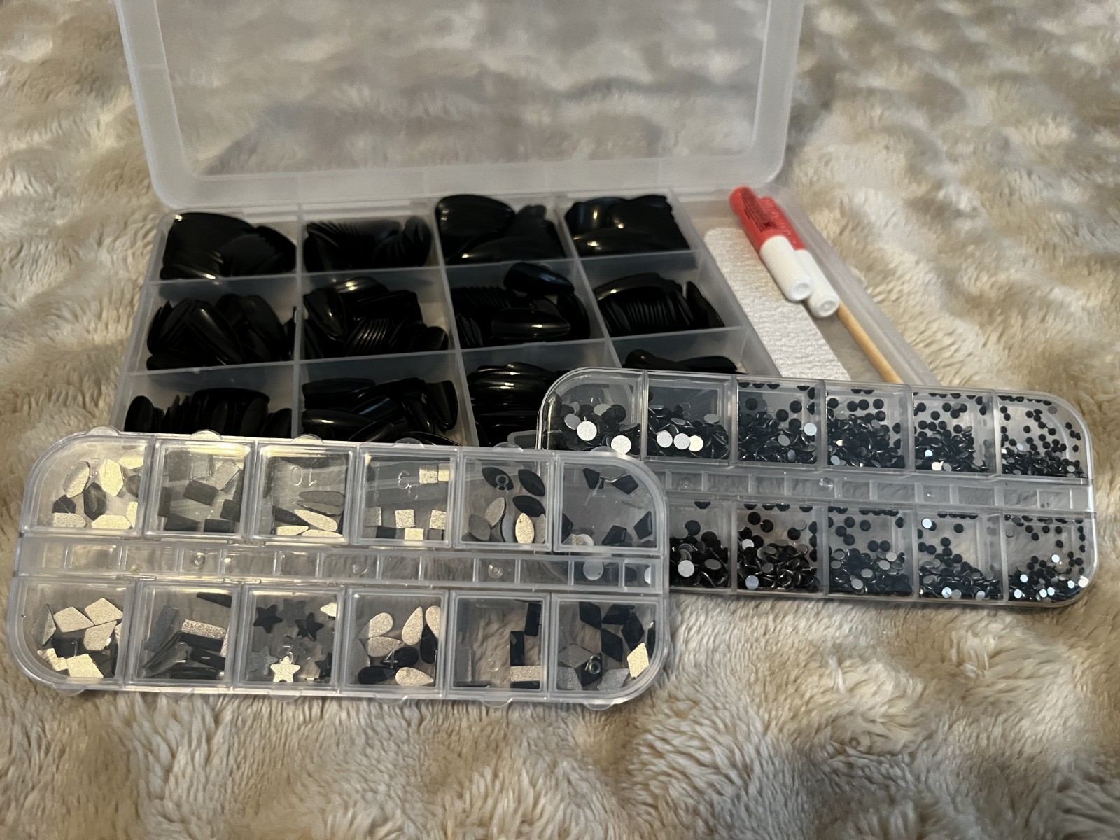 BRAND NEW 240pc Black Press-On Nail Kit a Complete DIY Manicure Set with Gems