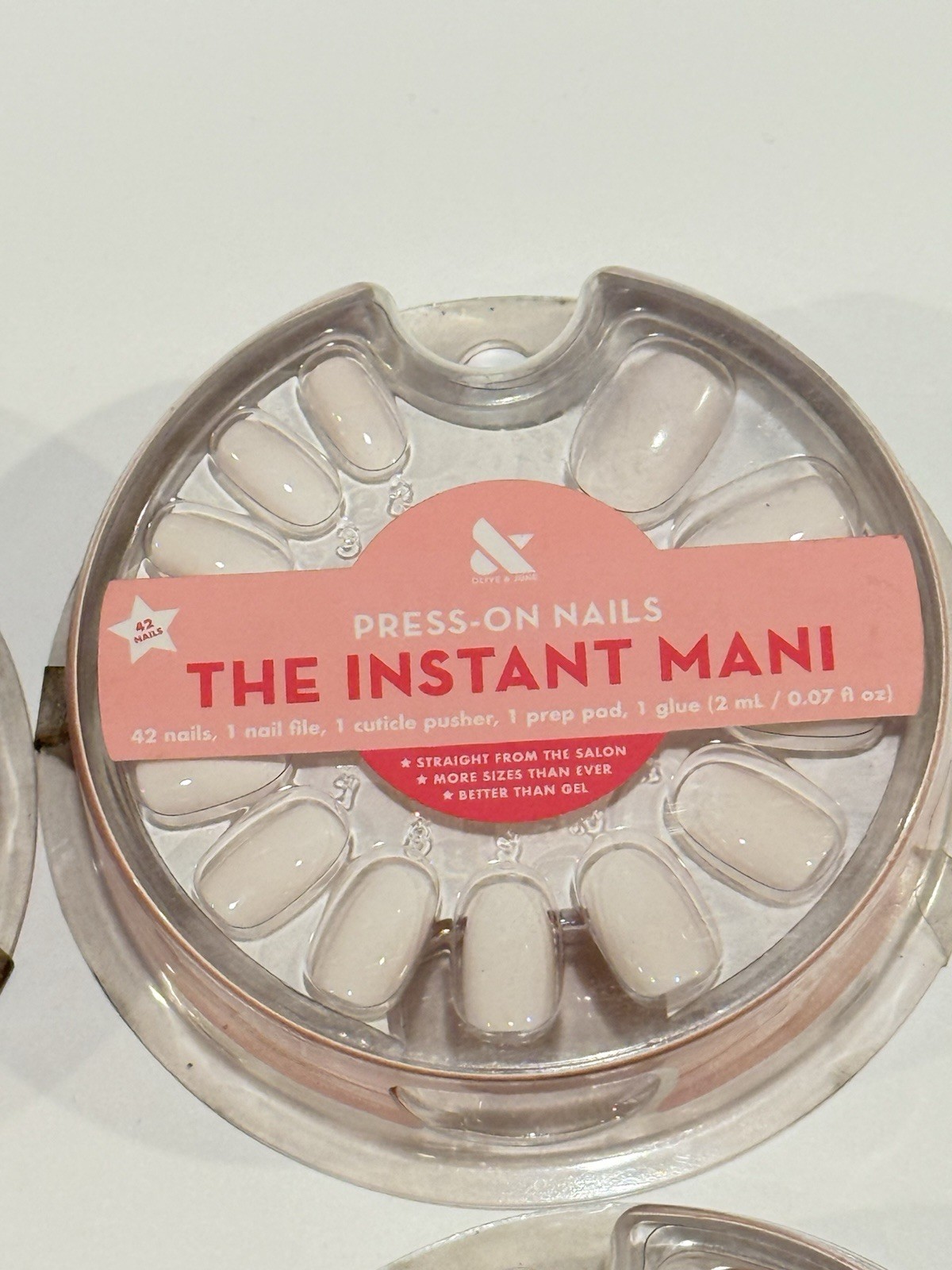 Olive and June Press-On Nails The Instant Mani Short Length Nude White Daisy X4
