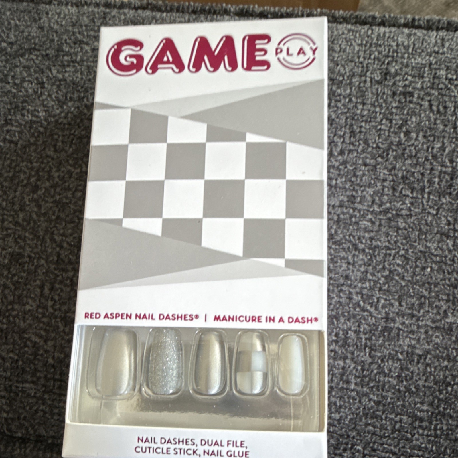 GAME PLAY Nail Dashes Press-On Nails Gray White Glitter Checkered, Glue, Pria