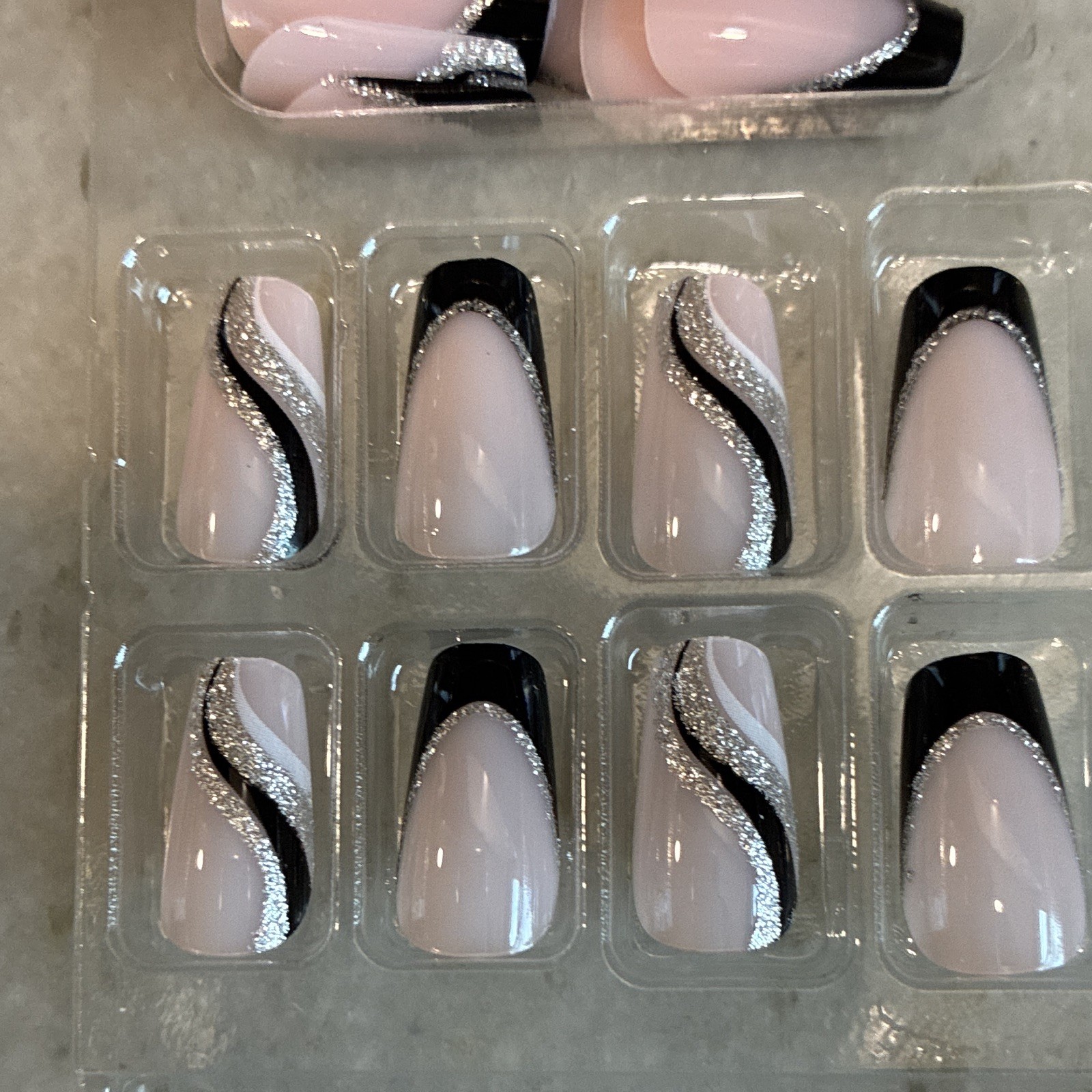 Beautiful Nail Press-On Nails Pre-Designed Medium Square Pink/Black/Silver