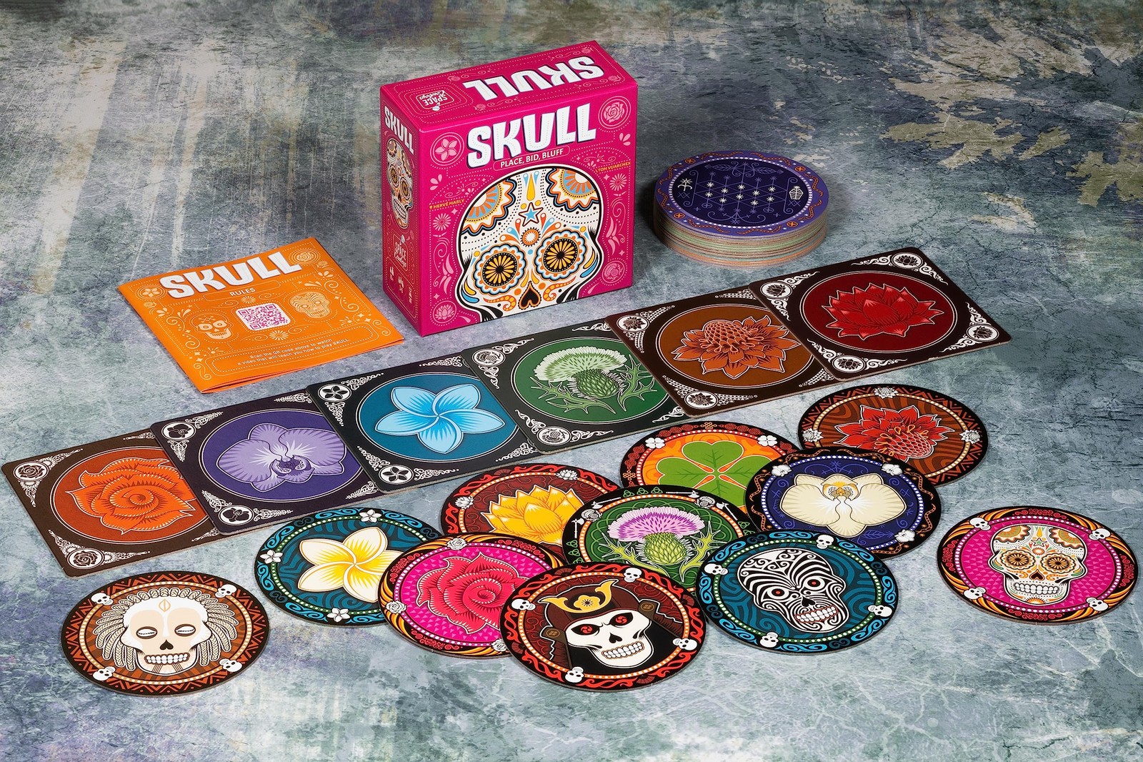 Asmodee Skull Party Game – Bluffing and Strategy Game, Medium, Multicolored