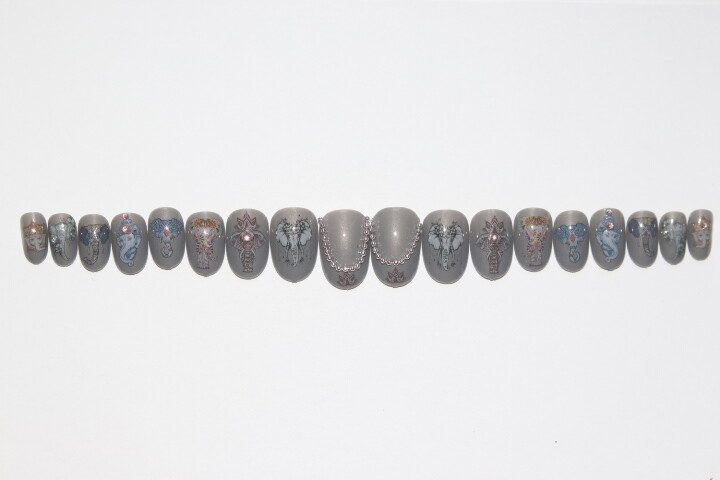 Elegant Elephants – press on nail set- (Set of 18 sizes 0-8) Short Oval