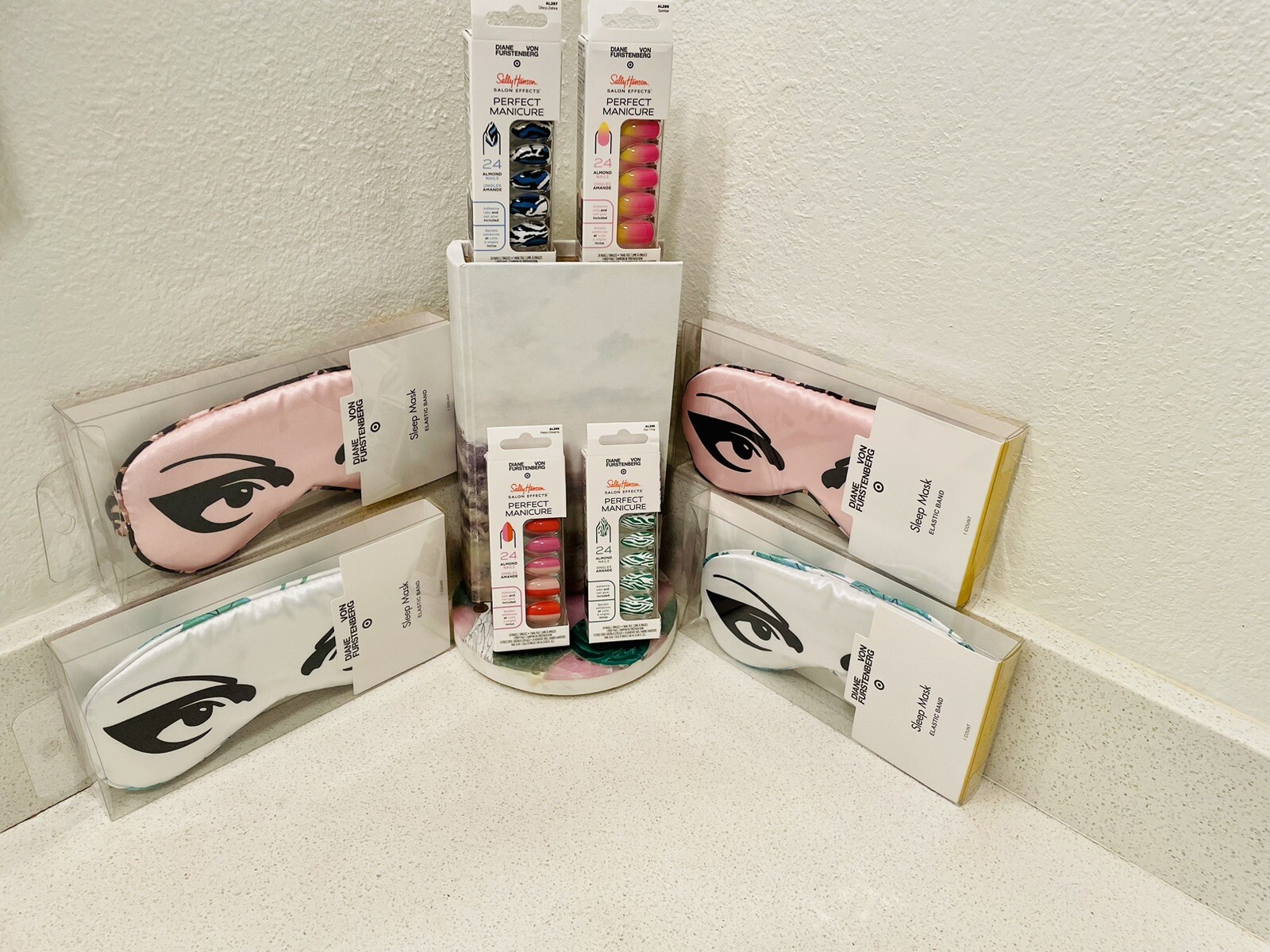 Diane Von Furstenberg X Sally Hanson 2024 RARE Adhesive Nail (4 sets) NWT