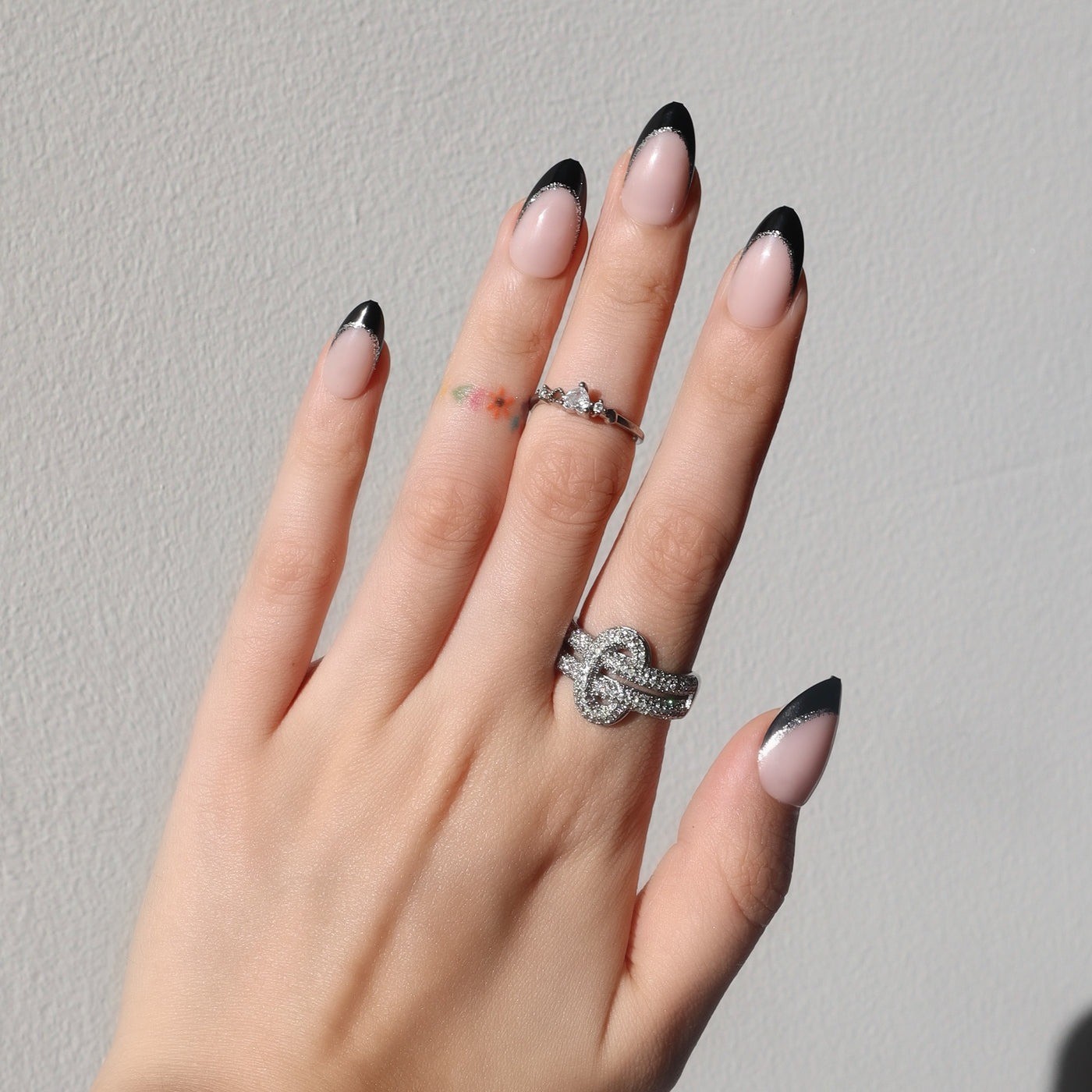 Nail Reformation Press On 160 Signature Nail Box Nude w/ Black and Silver Tips