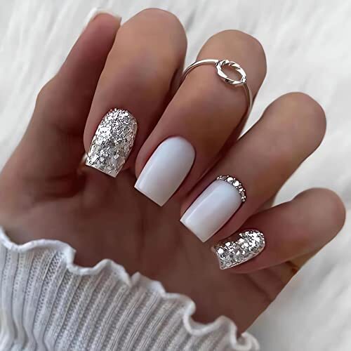 Square White Press on Nails Medium Fake Nails with Silvery Glitter Style8