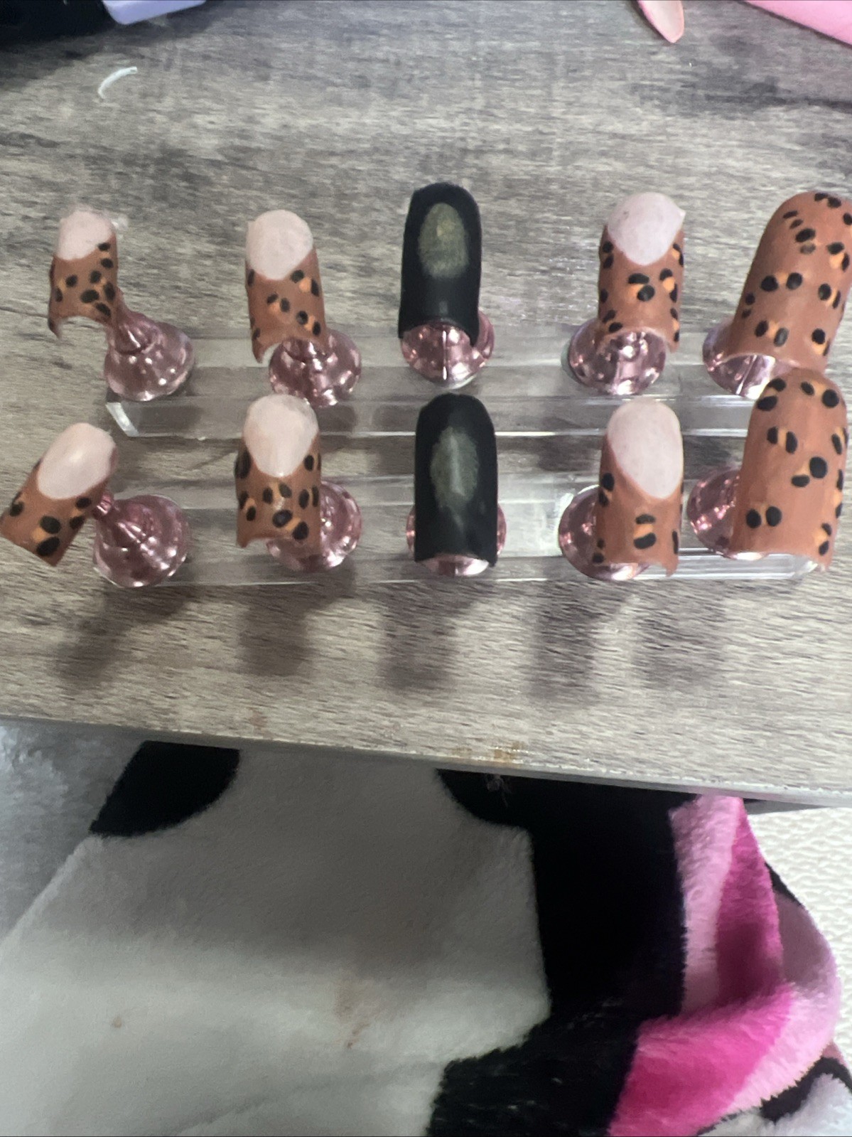 Cheetah nails