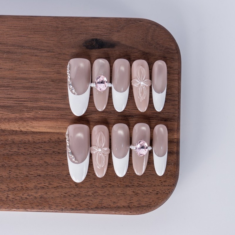 10pcs White Almond 3D Flower Rhinestone Press On Nails Skin Brightening