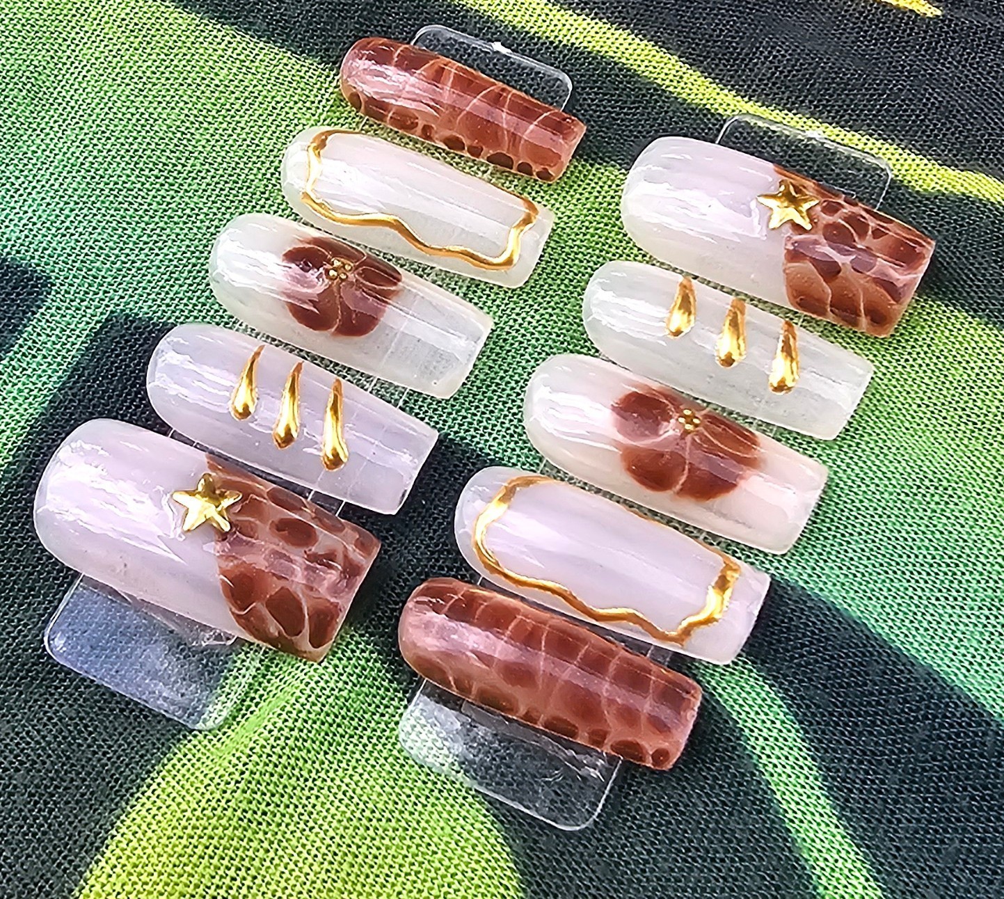 Press-On Nail Set #58: Blooming Brown & Gold