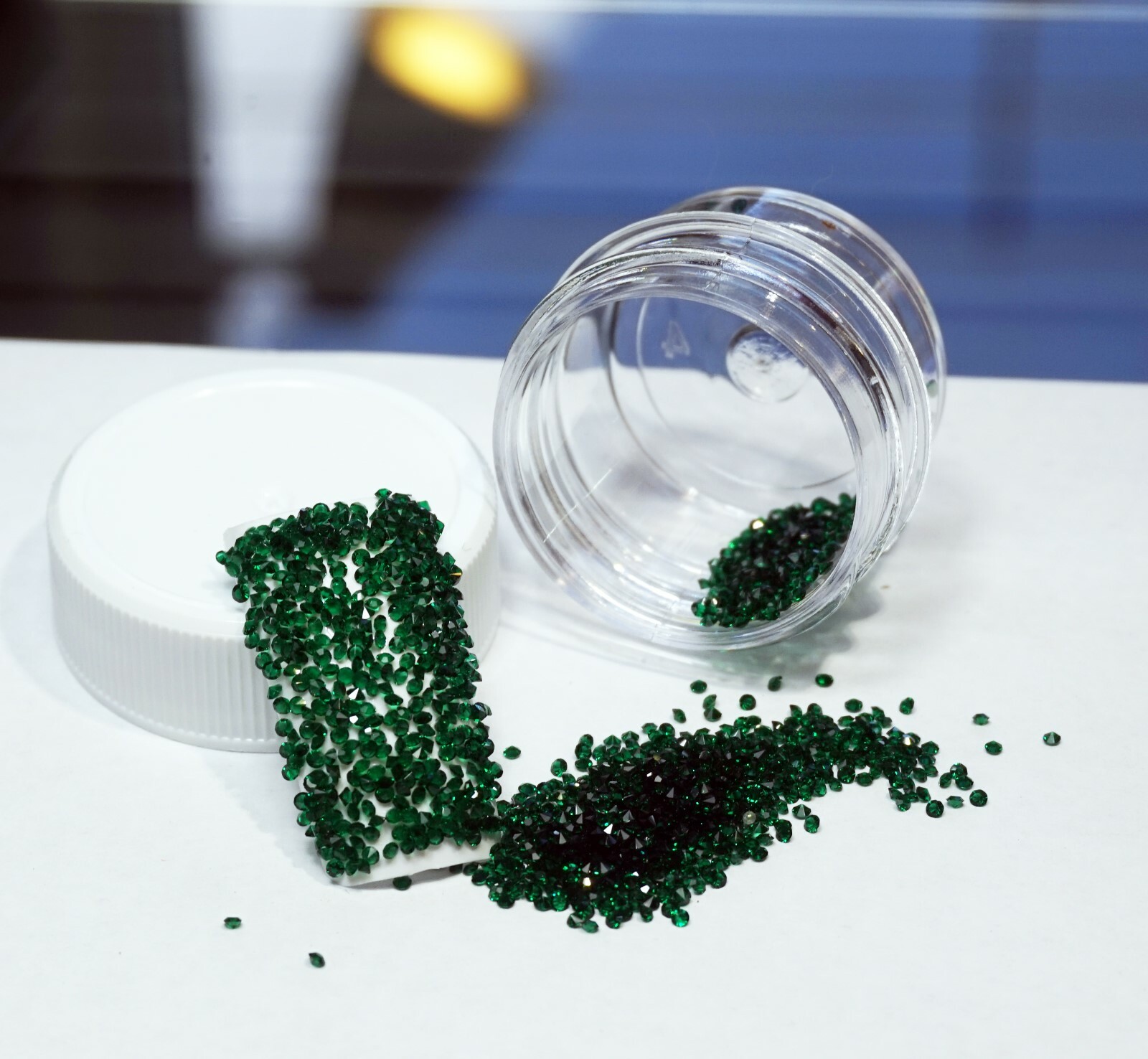 GREEN PREMIUM CRYSTALS FOR NAILS 1000 Pixiecrystals 3D Nail Art Small Gift
