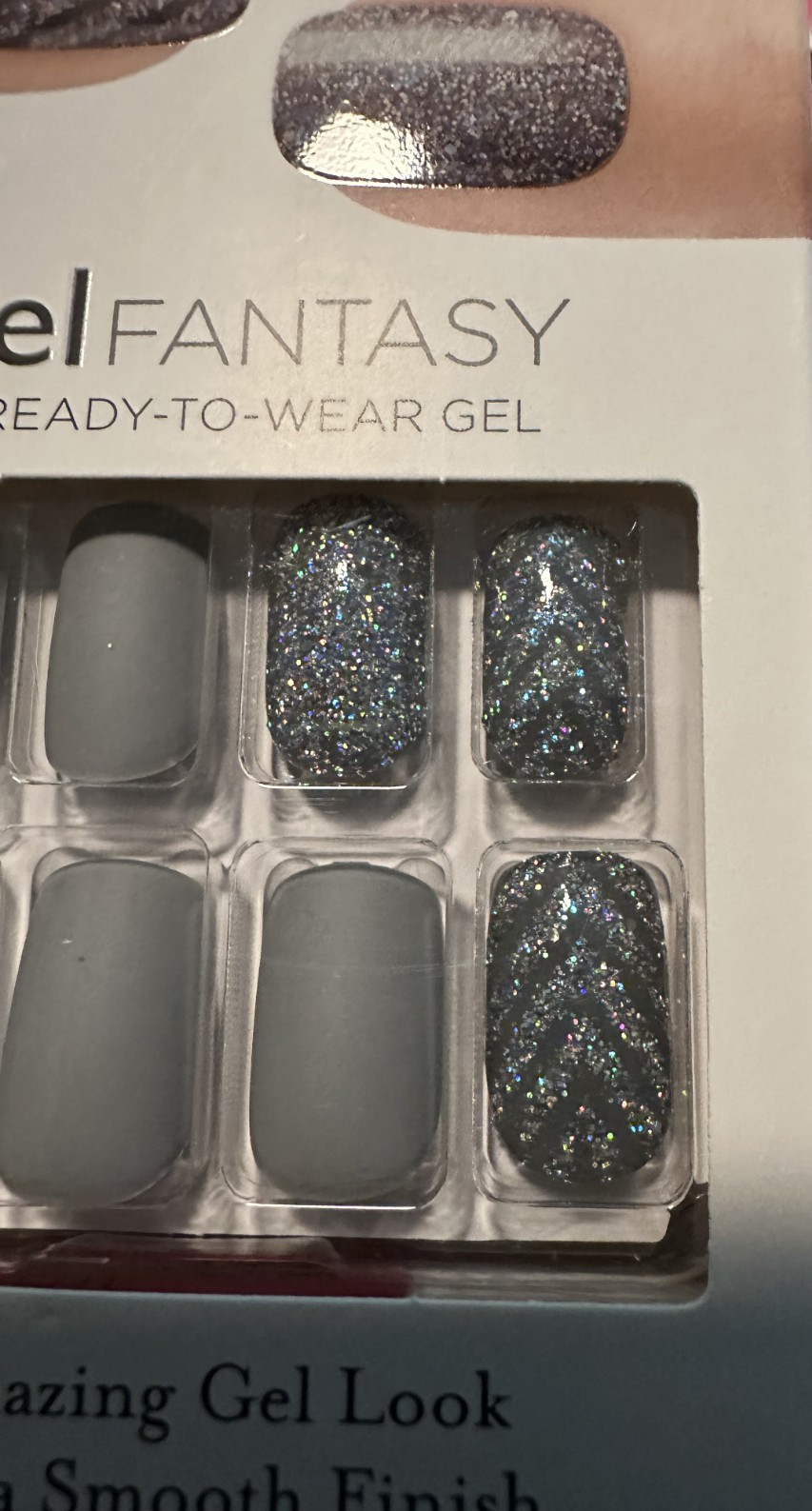 Kiss Nails Gel Fantasy Glue/Press on Medium Square Glitter Gray Silver chevron