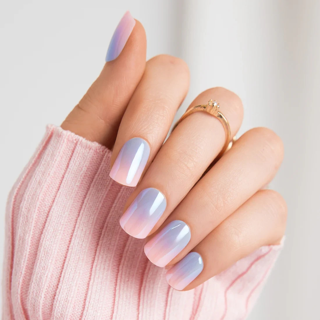 Red Aspen Press On Nails- Tallulah’s Taffy Twist-Short Square | Pink Blue Ombre