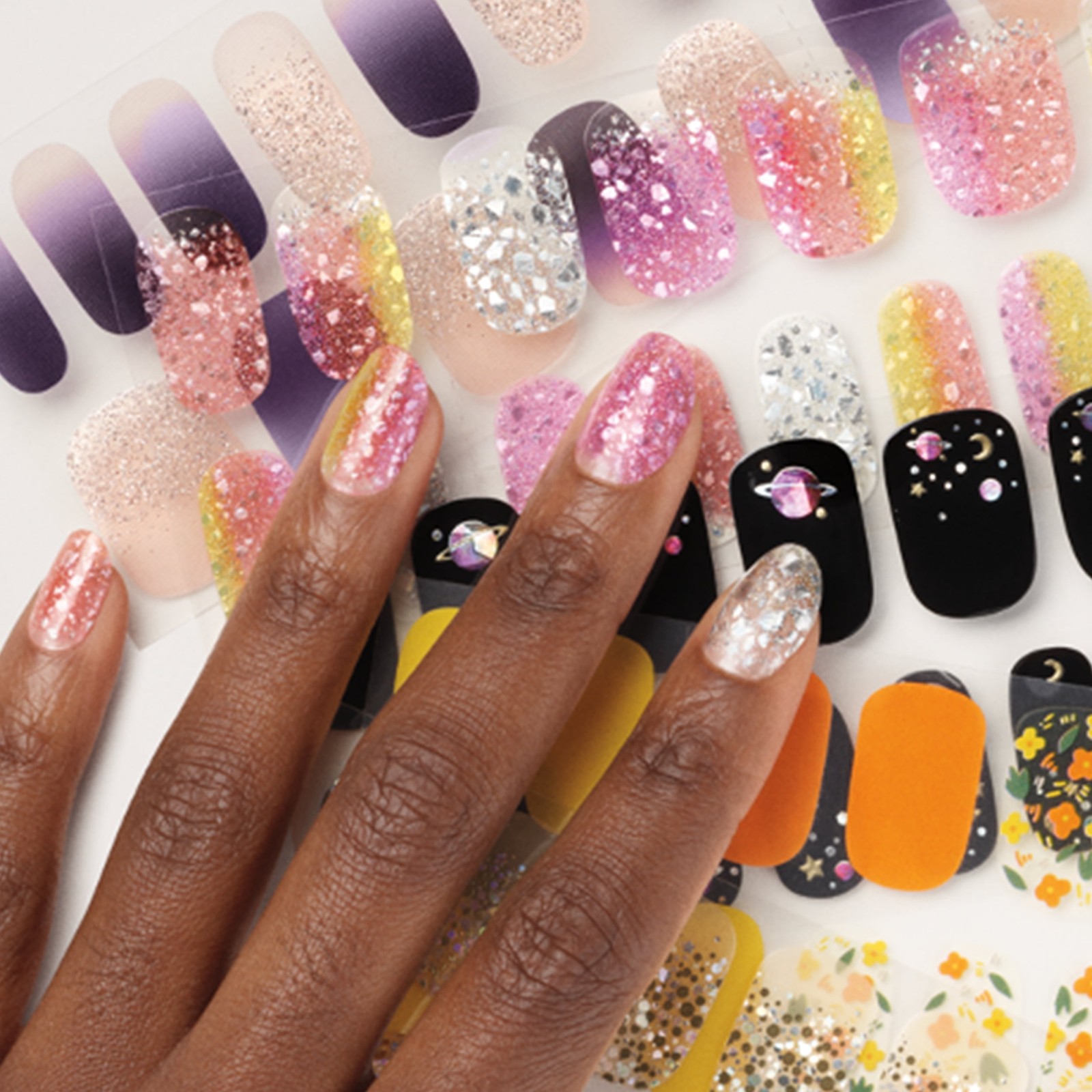 Sally Hansen Salon Effects Nail Strips | No UV Light Needed, A-List Ruby, 32pcs