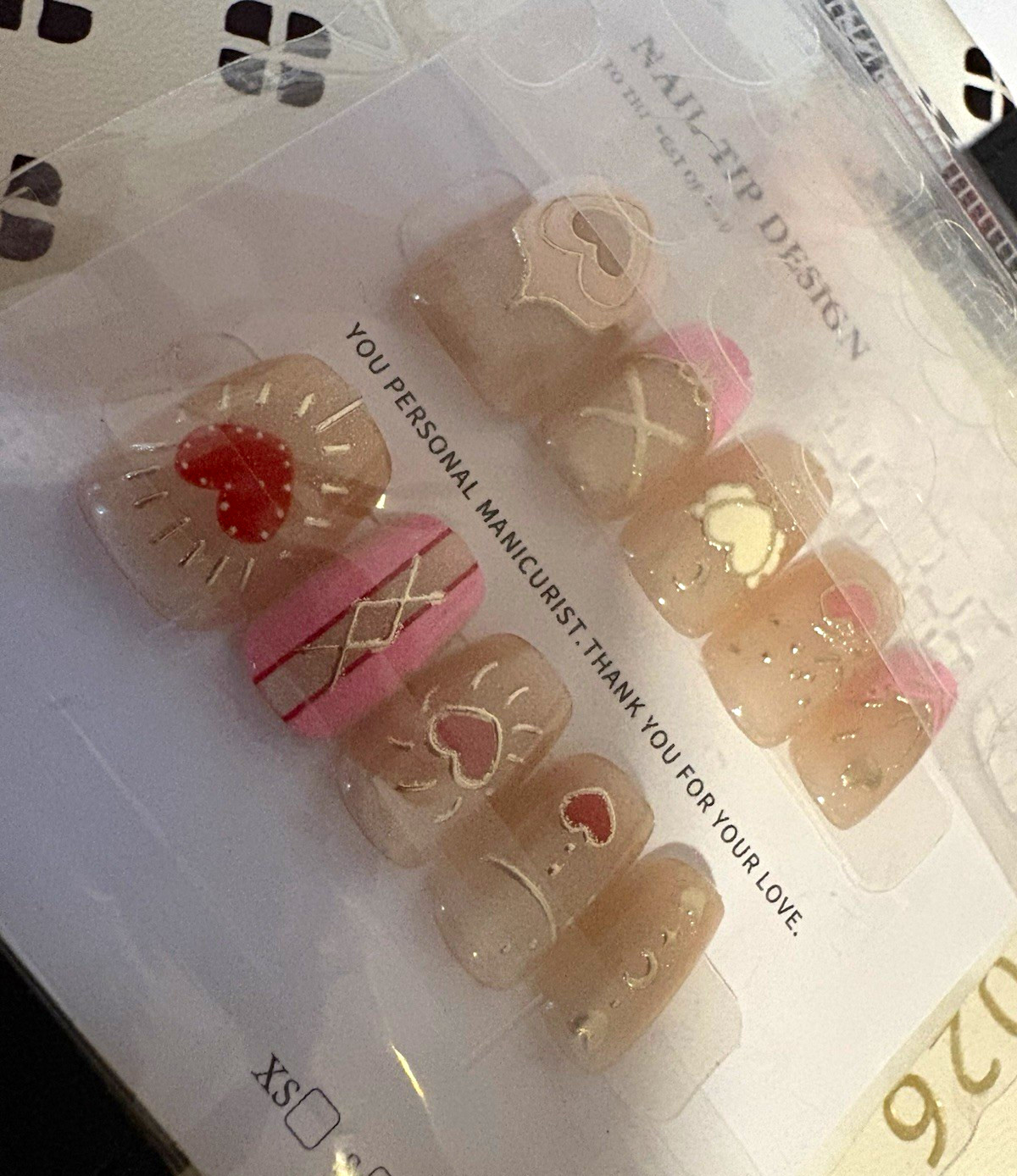 Press-On Nails Beige/Pink/Red/White Heart Theme 3D Shiny Pre-Designed Set Size M