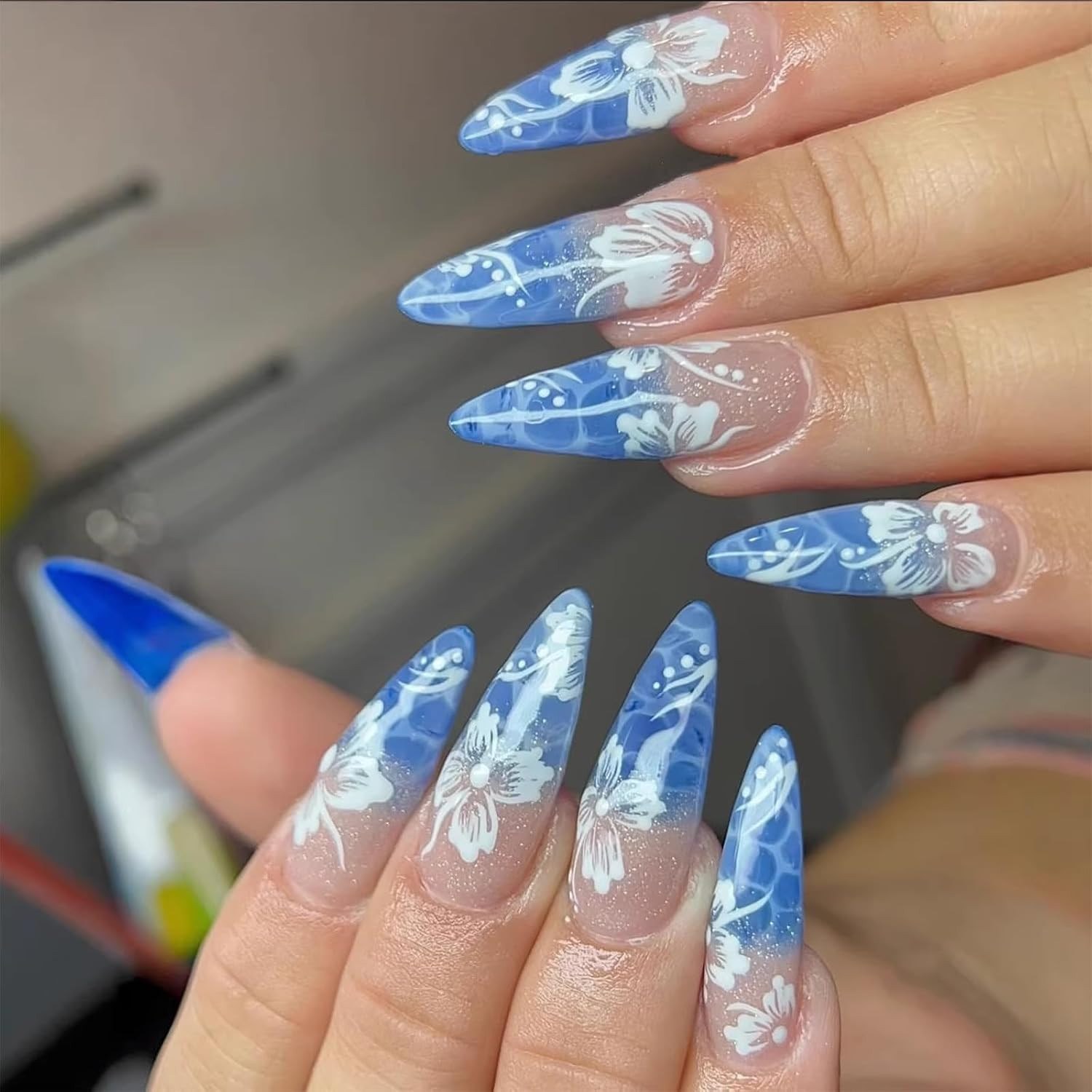 30Pcs 3D Flower Press on Nails Medium Almond Fake Nails Red French Tip False Nai